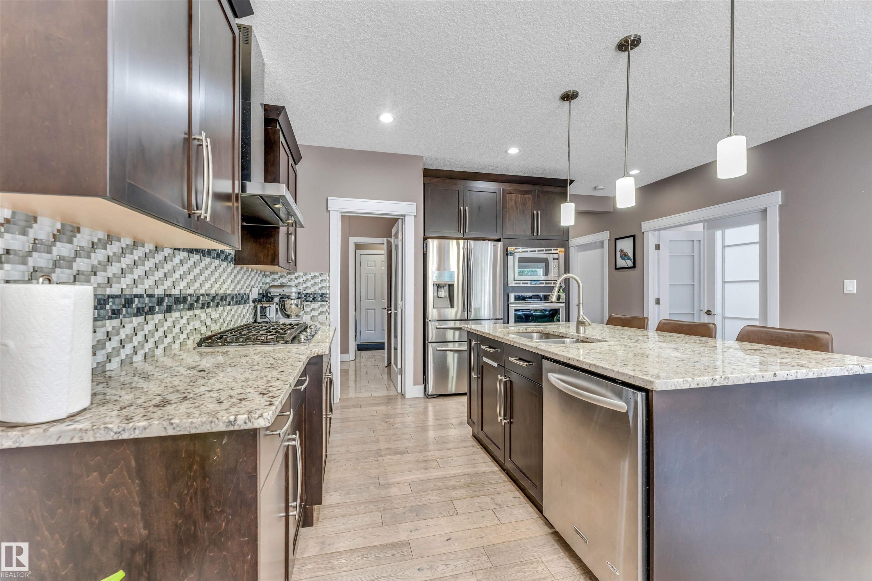 3819 Claxton Close Sw, Edmonton, AB - Indoor Photo Showing Kitchen With Upgraded Kitchen
