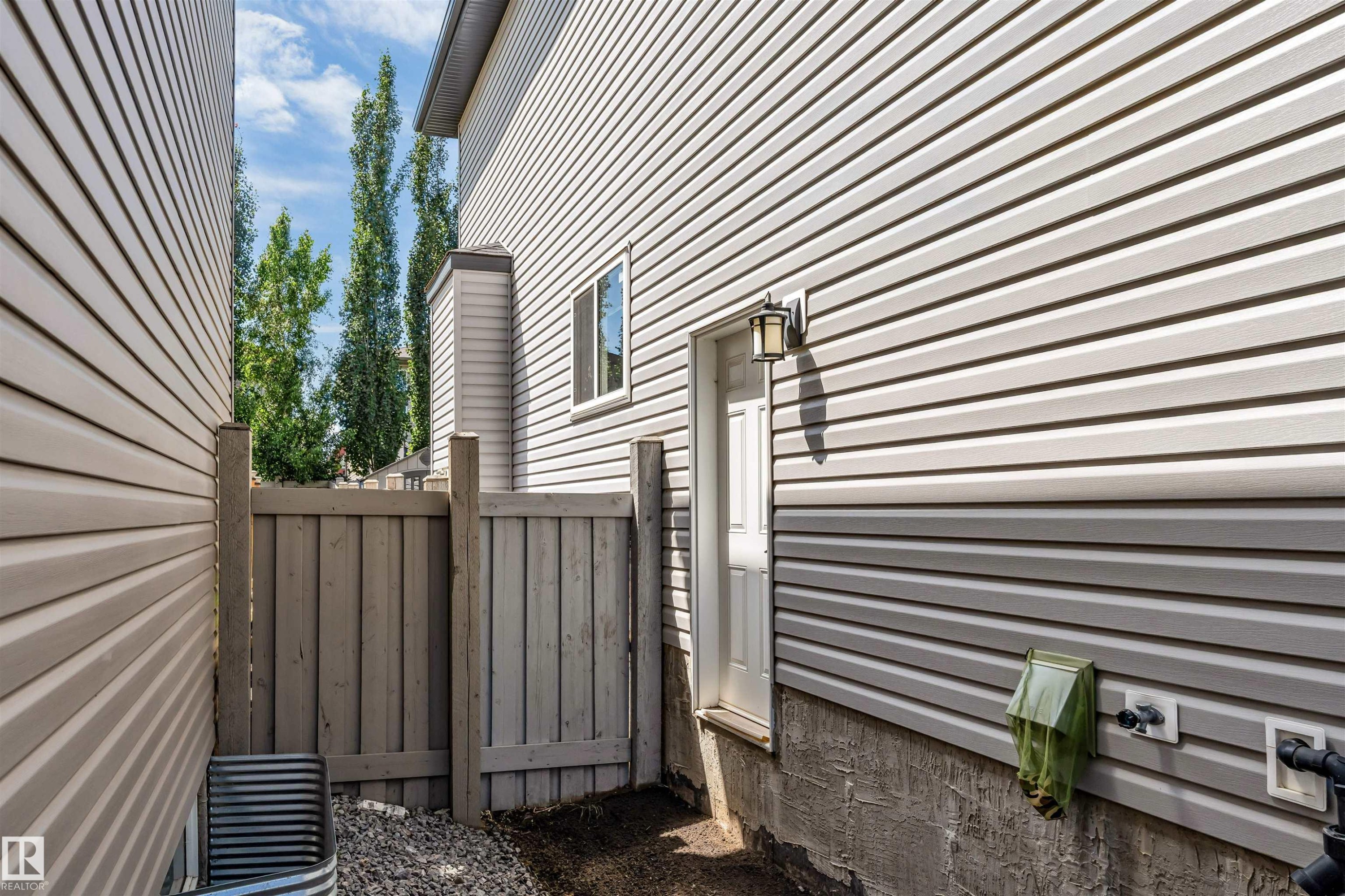 3819 Claxton Close Sw, Edmonton, AB - Outdoor