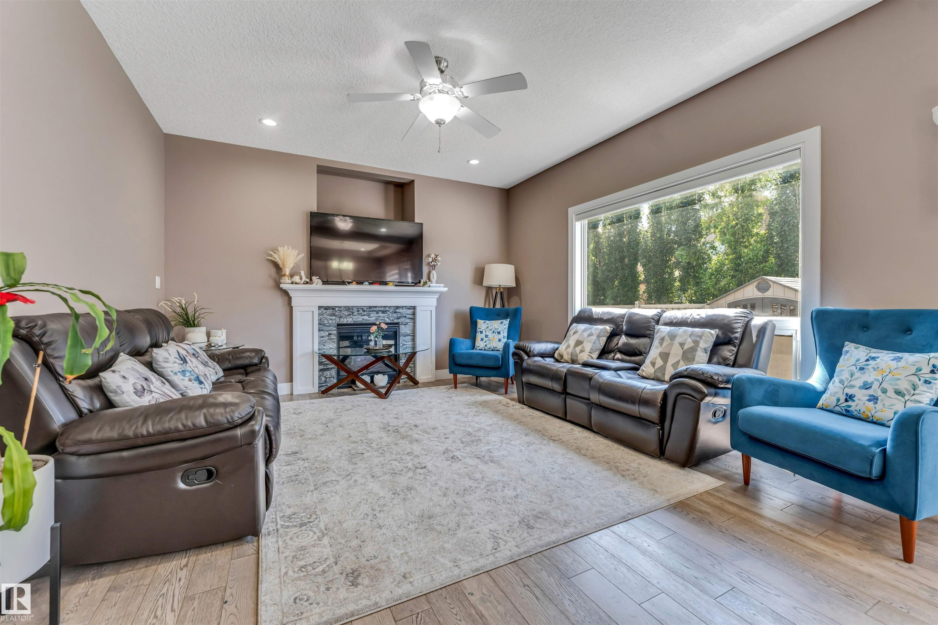 3819 Claxton Close Sw, Edmonton, AB - Indoor Photo Showing Living Room With Fireplace