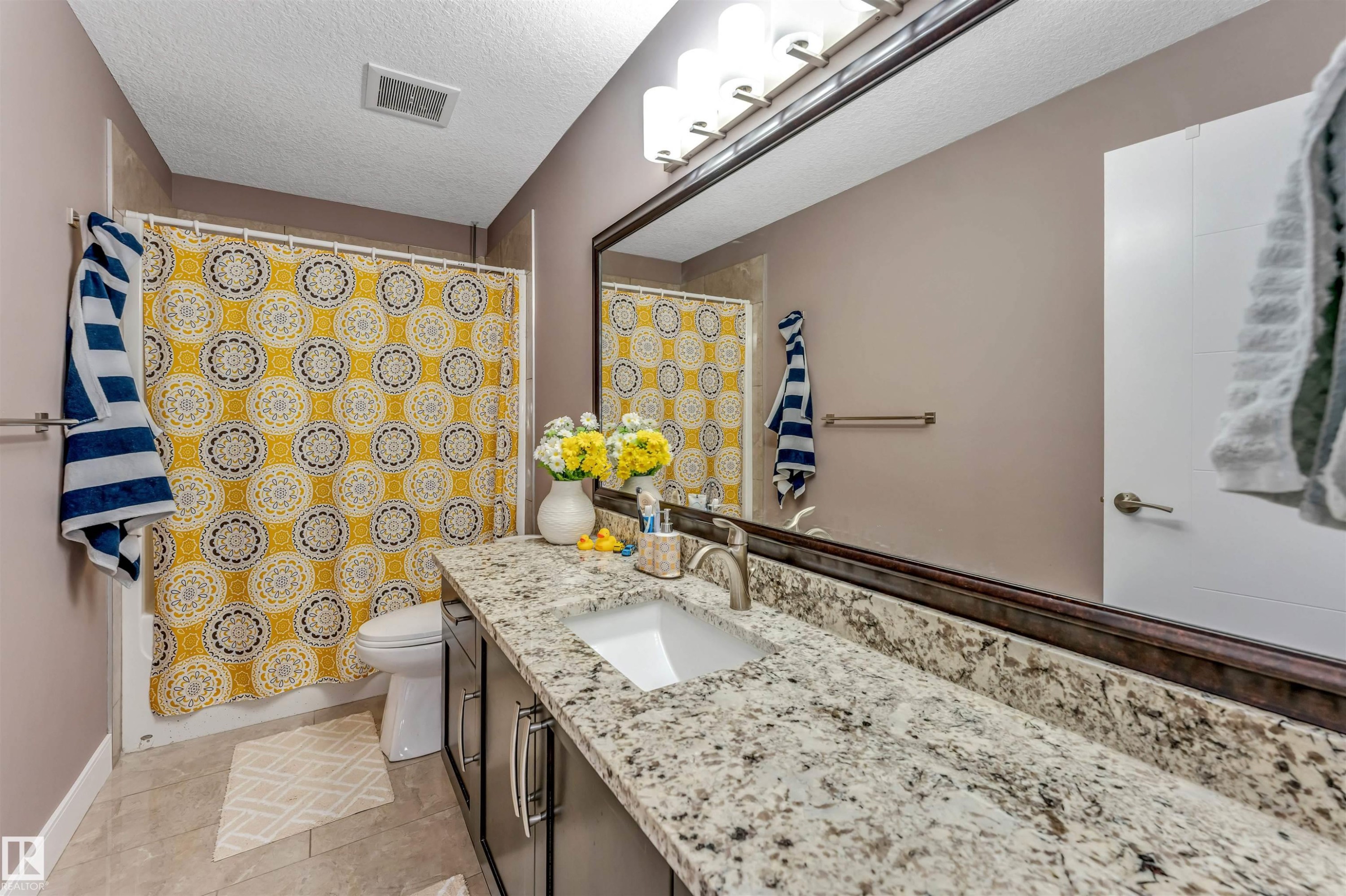 3819 Claxton Close Sw, Edmonton, AB - Indoor Photo Showing Bathroom