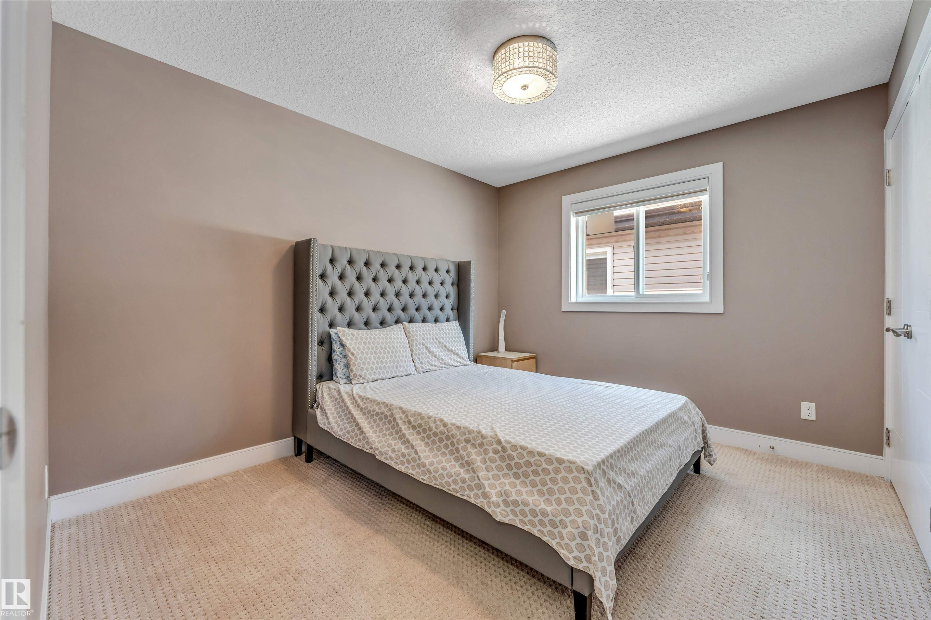 3819 Claxton Close Sw, Edmonton, AB - Indoor Photo Showing Bedroom