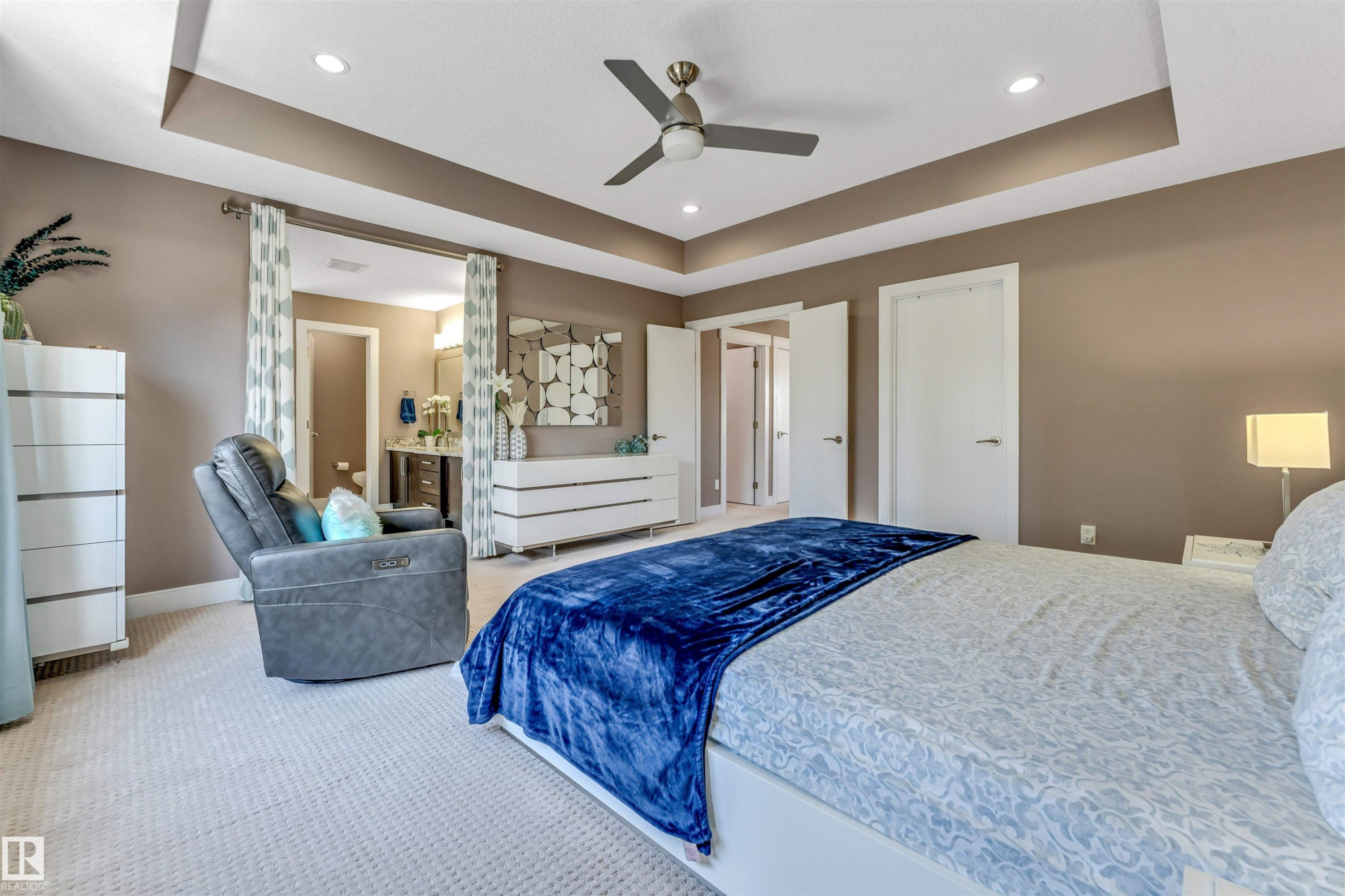 3819 Claxton Close Sw, Edmonton, AB - Indoor Photo Showing Bedroom