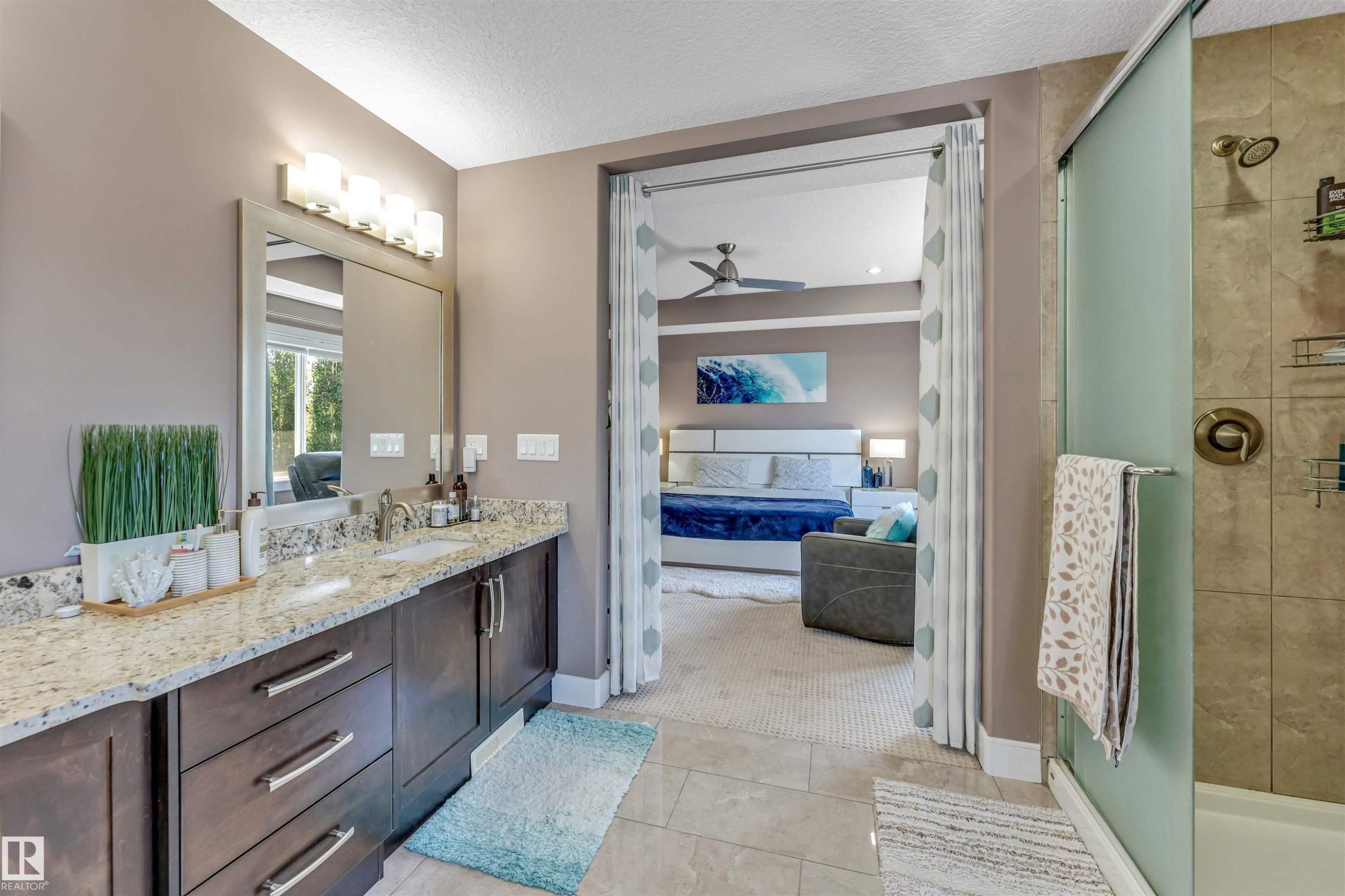 3819 Claxton Close Sw, Edmonton, AB - Indoor Photo Showing Bathroom