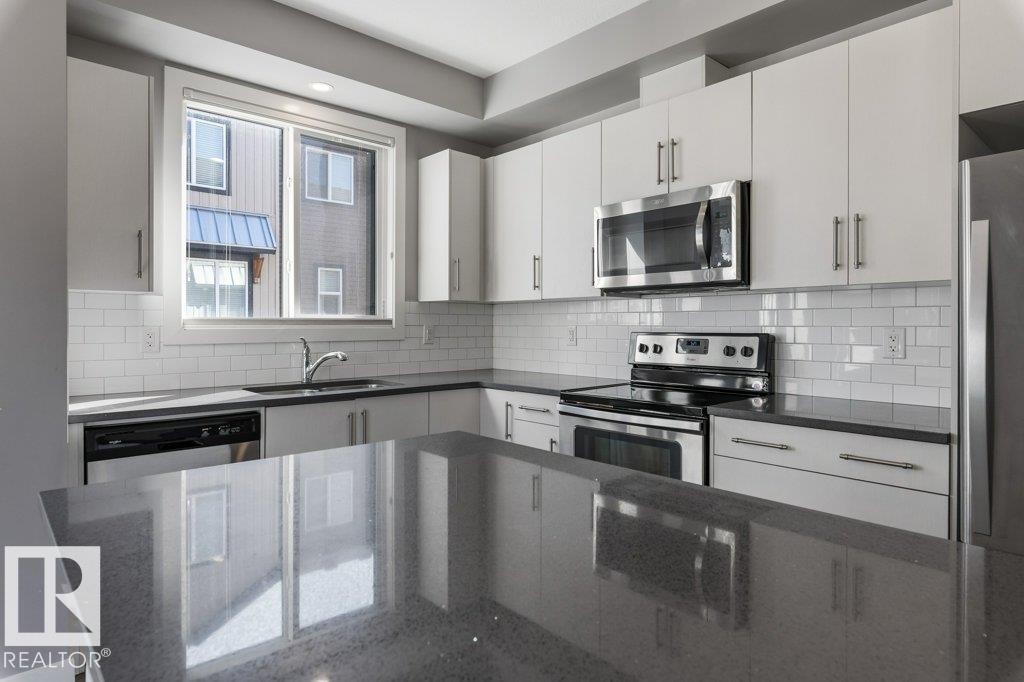 #62 16903 68 St Nw, Edmonton, AB - Indoor Photo Showing Kitchen With Stainless Steel Kitchen With Upgraded Kitchen