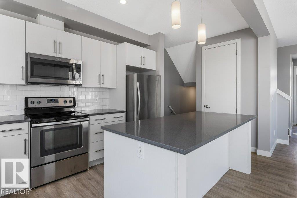#62 16903 68 St Nw, Edmonton, AB - Indoor Photo Showing Kitchen With Stainless Steel Kitchen With Upgraded Kitchen