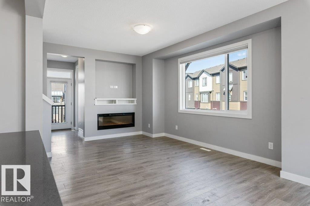 #62 16903 68 St Nw, Edmonton, AB - Indoor Photo Showing Living Room With Fireplace
