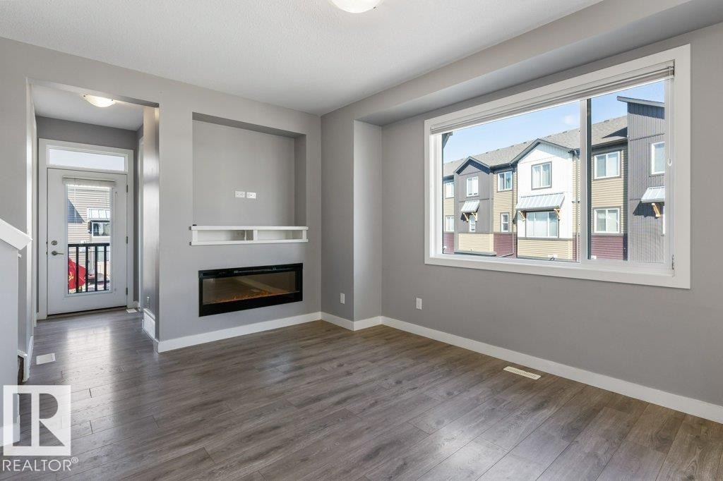 #62 16903 68 St Nw, Edmonton, AB - Indoor Photo Showing Living Room With Fireplace