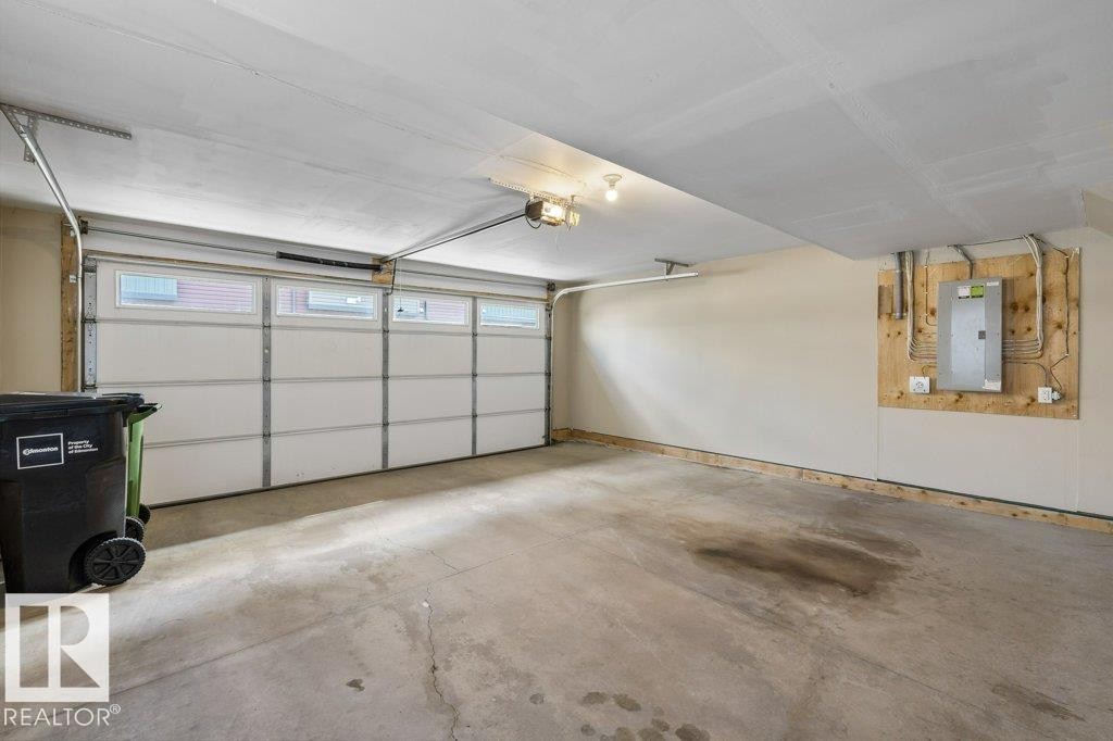 #62 16903 68 St Nw, Edmonton, AB - Indoor Photo Showing Garage
