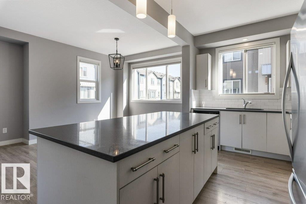 #62 16903 68 St Nw, Edmonton, AB - Indoor Photo Showing Kitchen