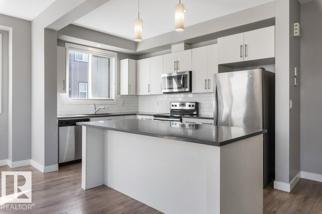 #62 16903 68 St Nw, Edmonton, AB - Indoor Photo Showing Kitchen With Stainless Steel Kitchen With Upgraded Kitchen