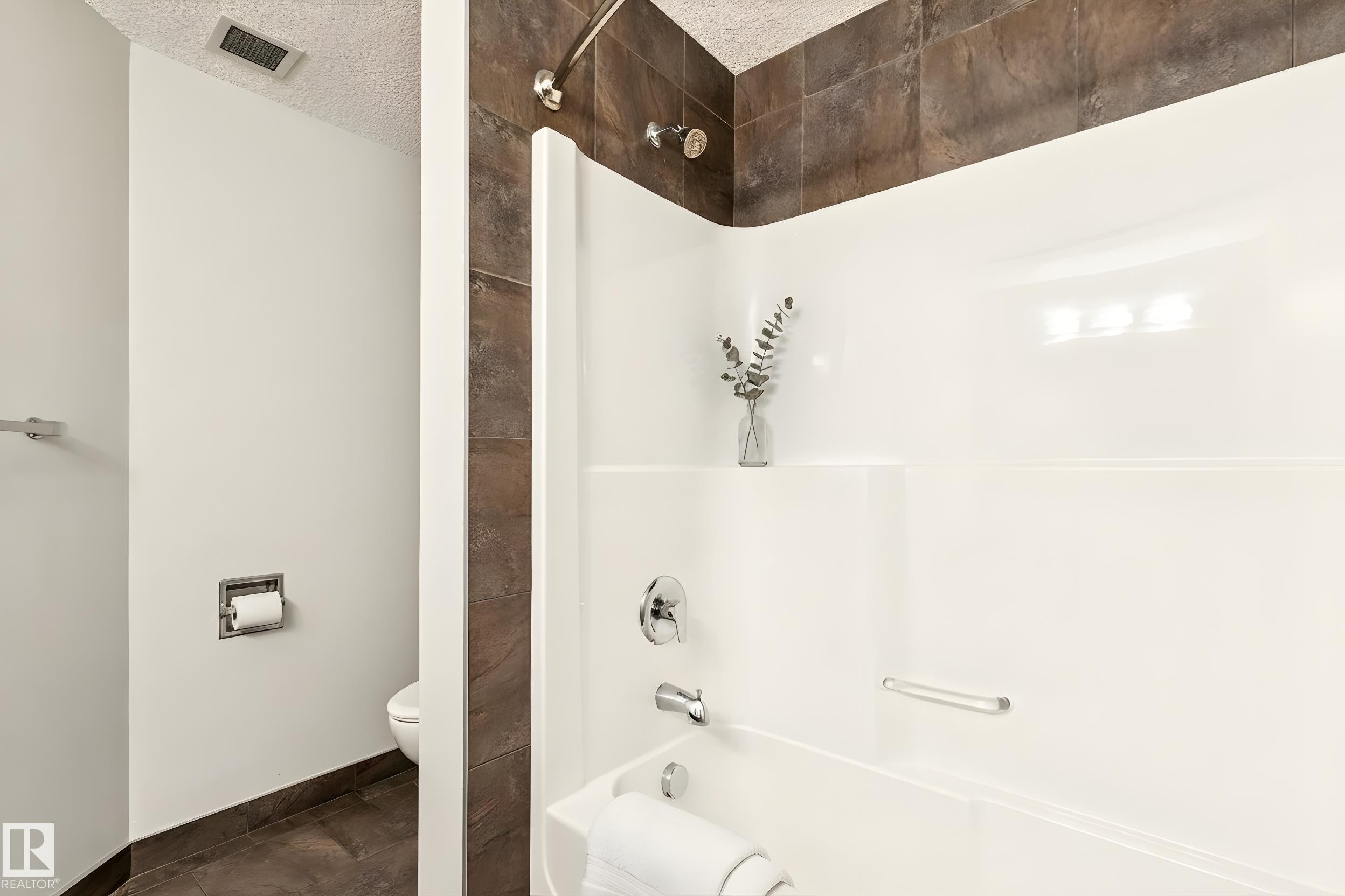 #217 10523 123 St Nw, Edmonton, AB - Indoor Photo Showing Bathroom