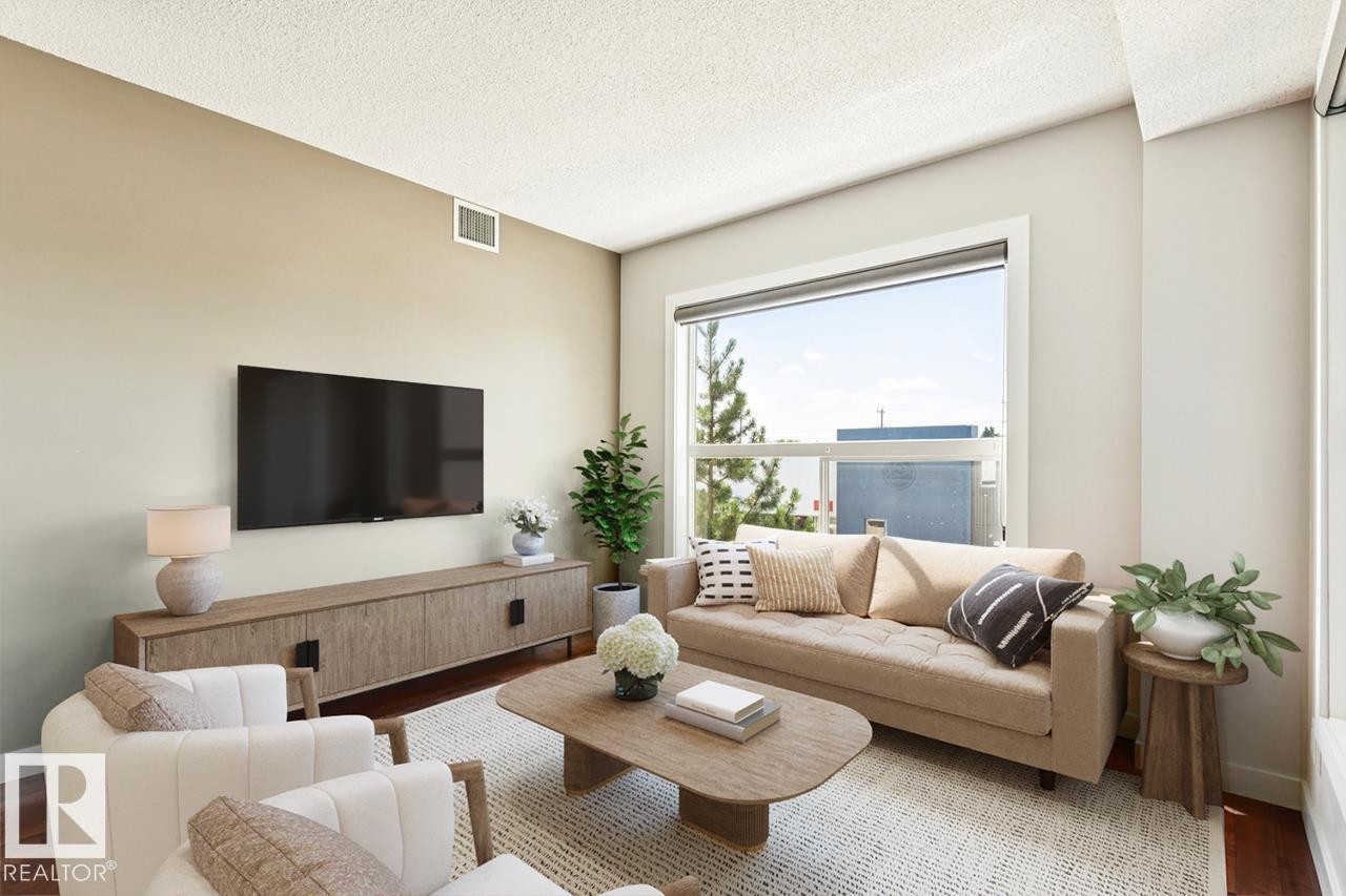 #217 10523 123 St Nw, Edmonton, AB - Indoor Photo Showing Living Room