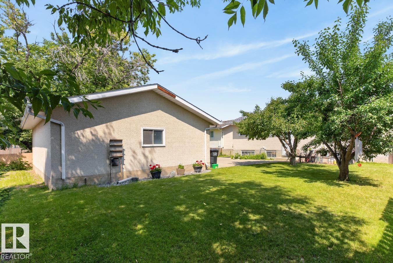 2408 80 Street Nw, Edmonton, AB - Outdoor