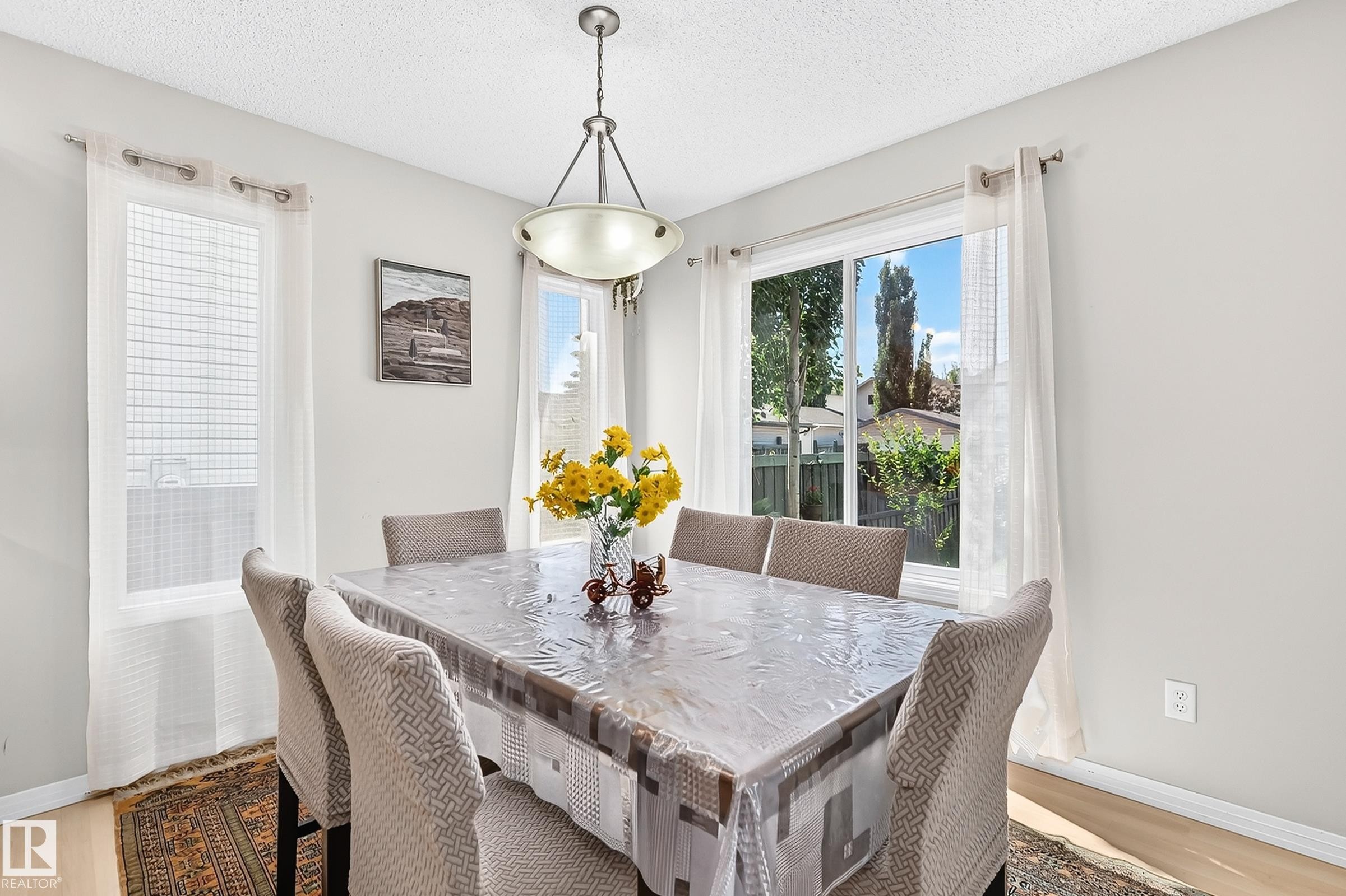 1126 Grantham Drive Nw, Edmonton, AB - Indoor Photo Showing Dining Room