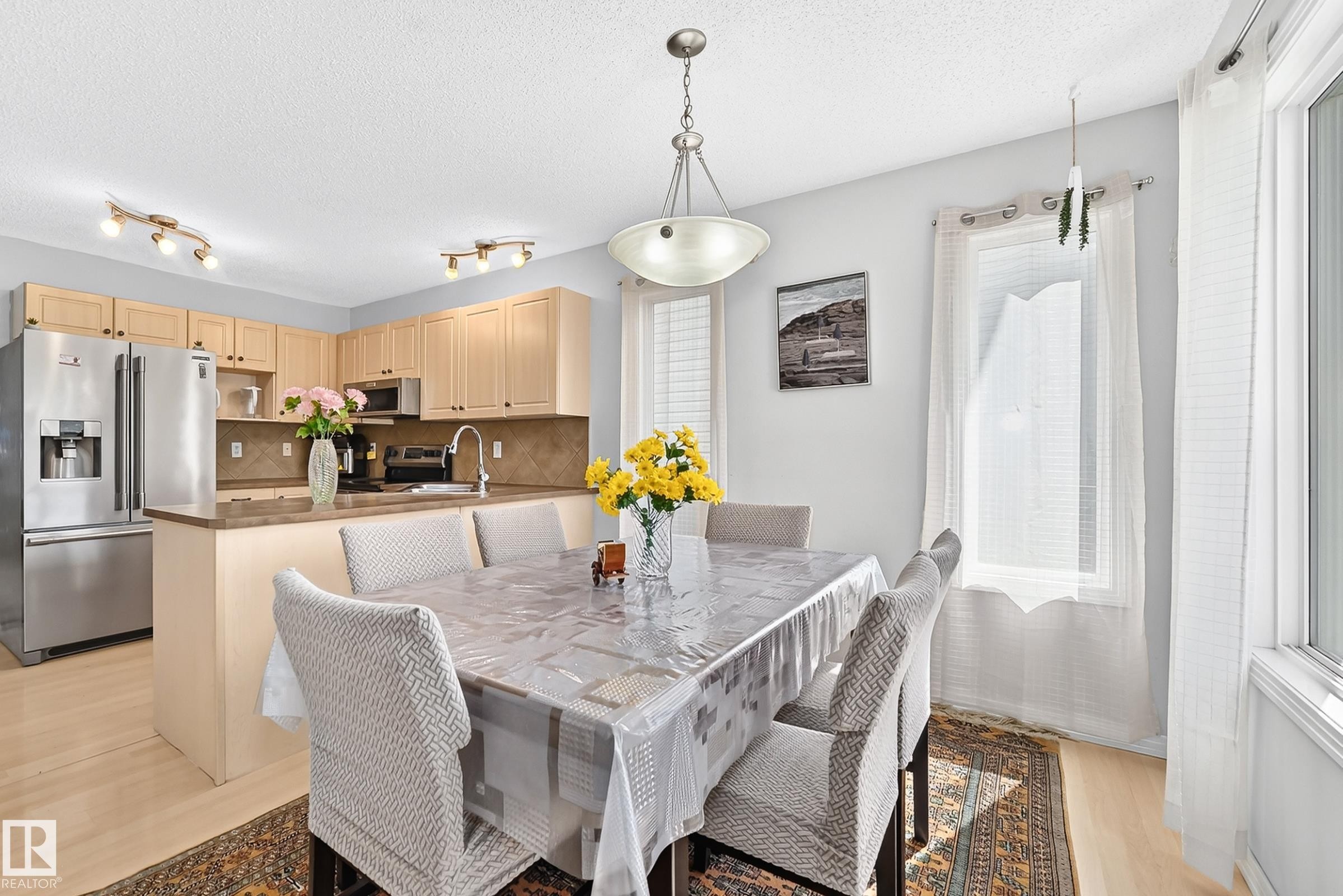 1126 Grantham Drive Nw, Edmonton, AB - Indoor Photo Showing Dining Room