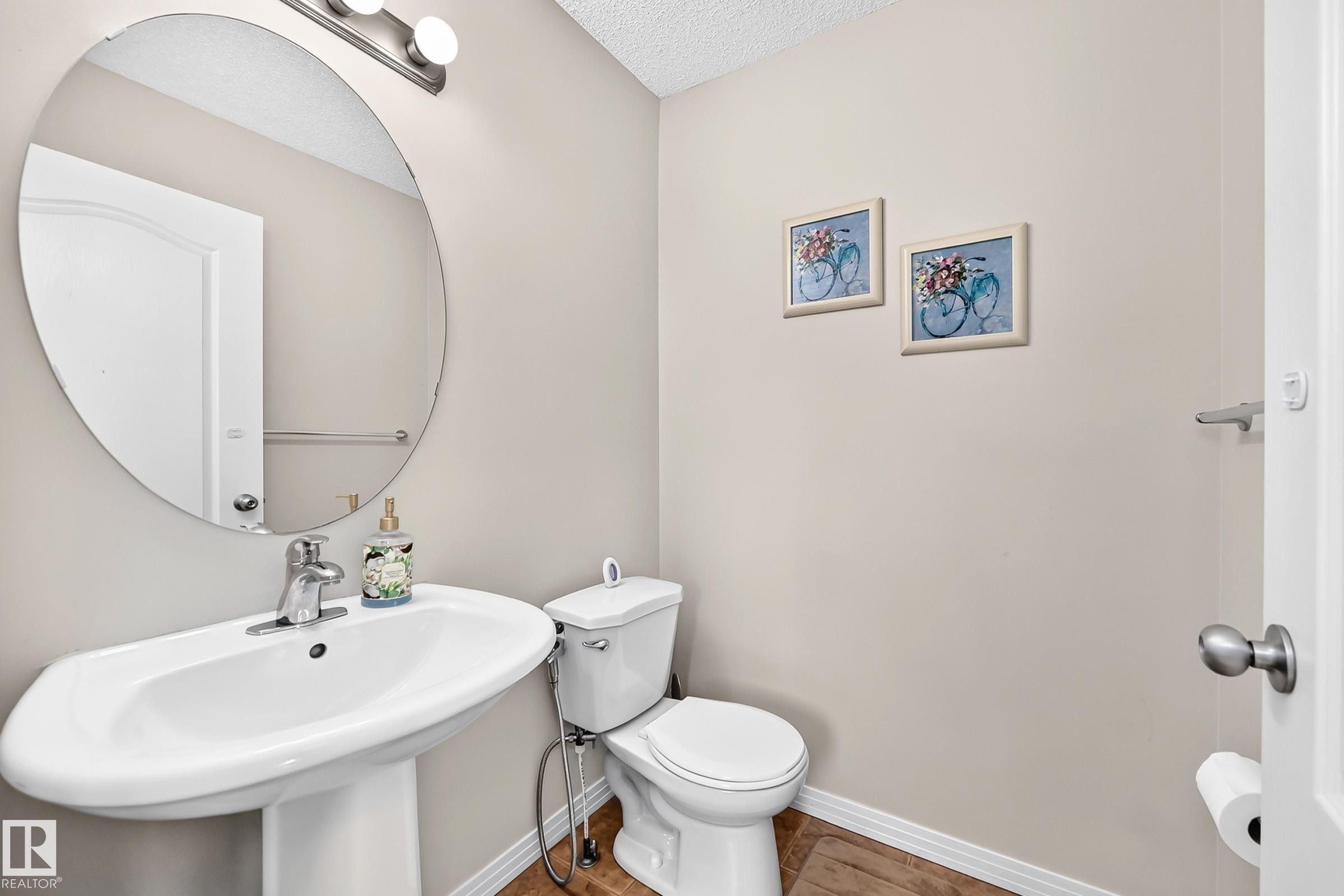 1126 Grantham Drive Nw, Edmonton, AB - Indoor Photo Showing Bathroom