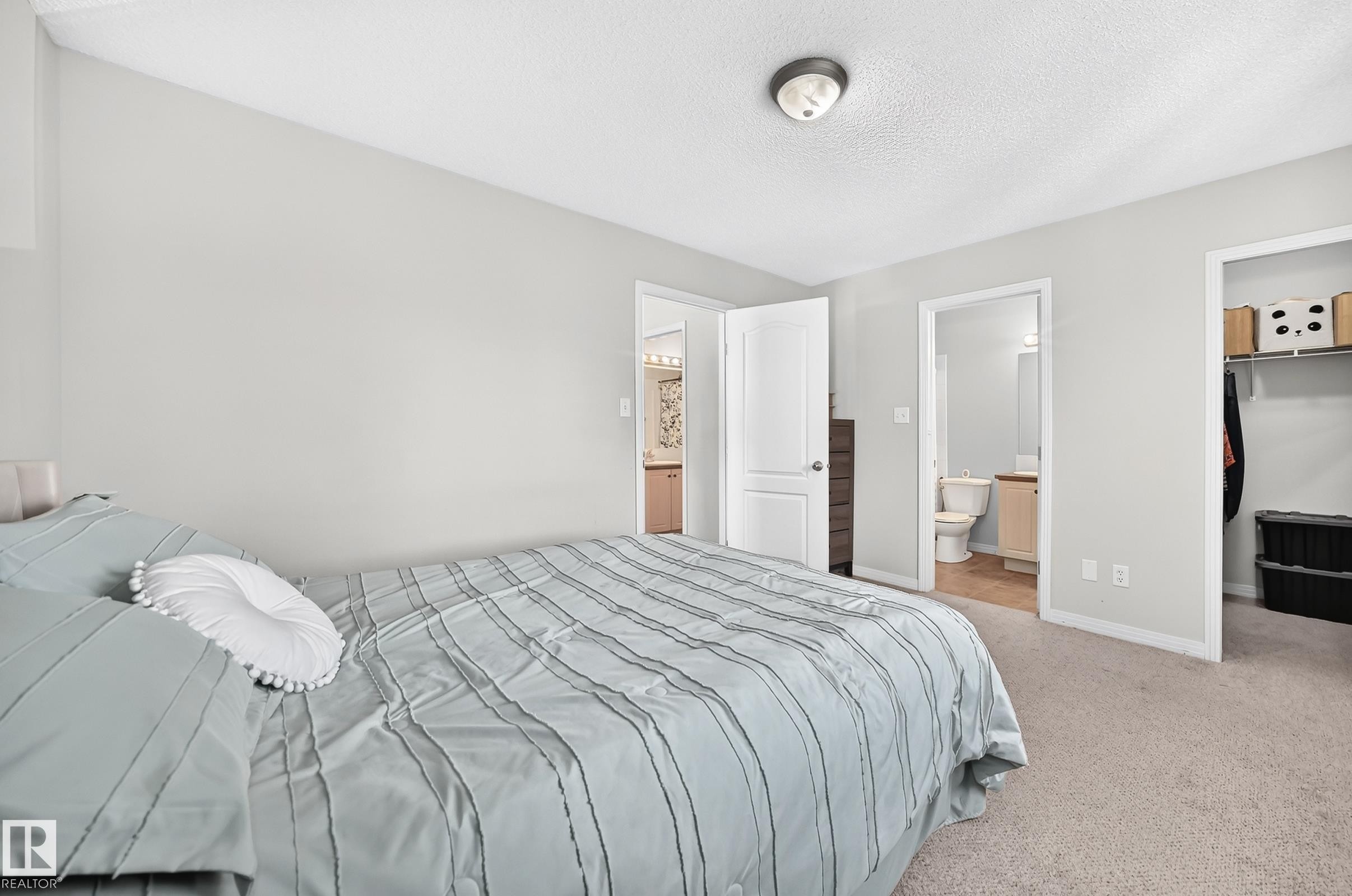 1126 Grantham Drive Nw, Edmonton, AB - Indoor Photo Showing Bedroom