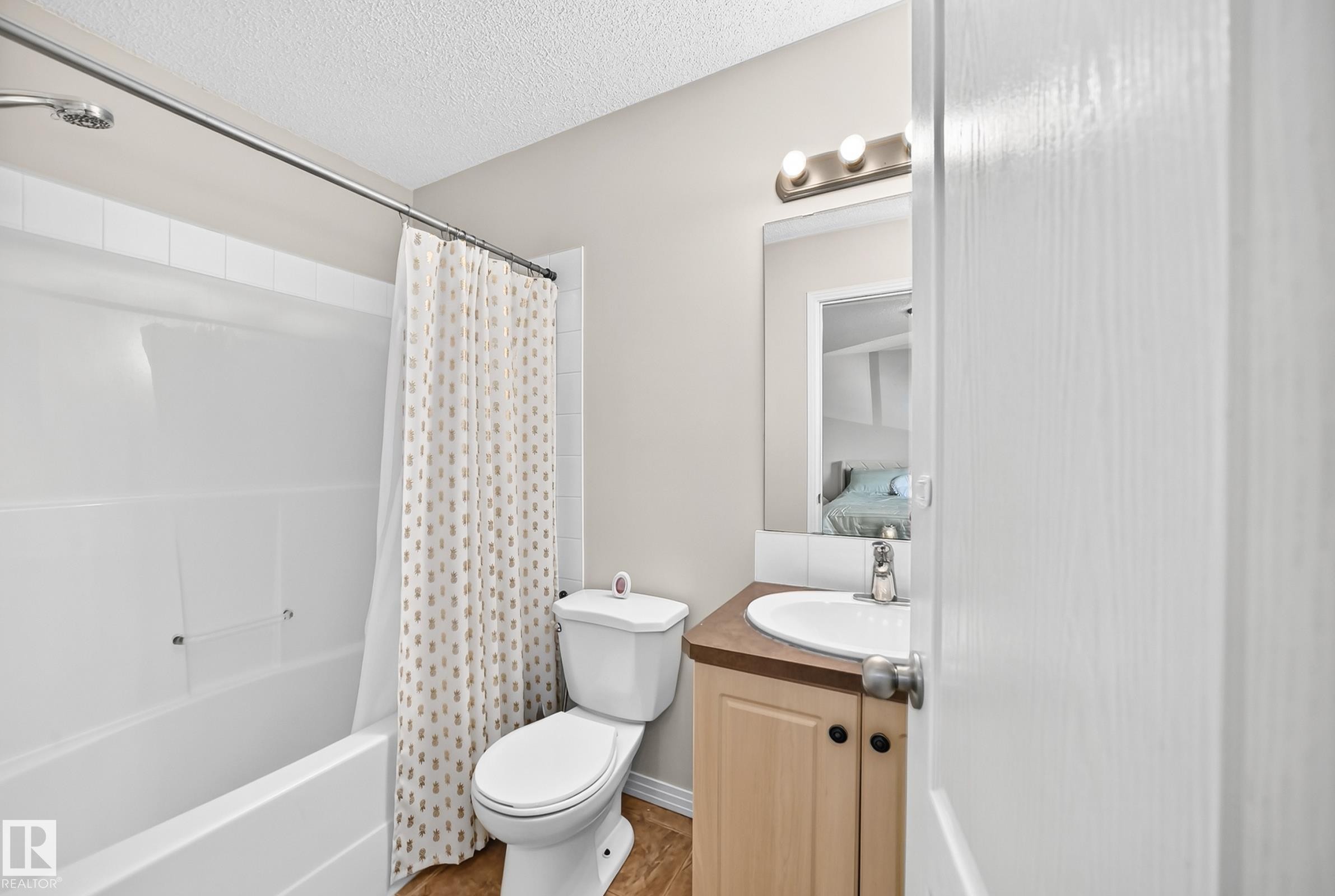 1126 Grantham Drive Nw, Edmonton, AB - Indoor Photo Showing Bathroom
