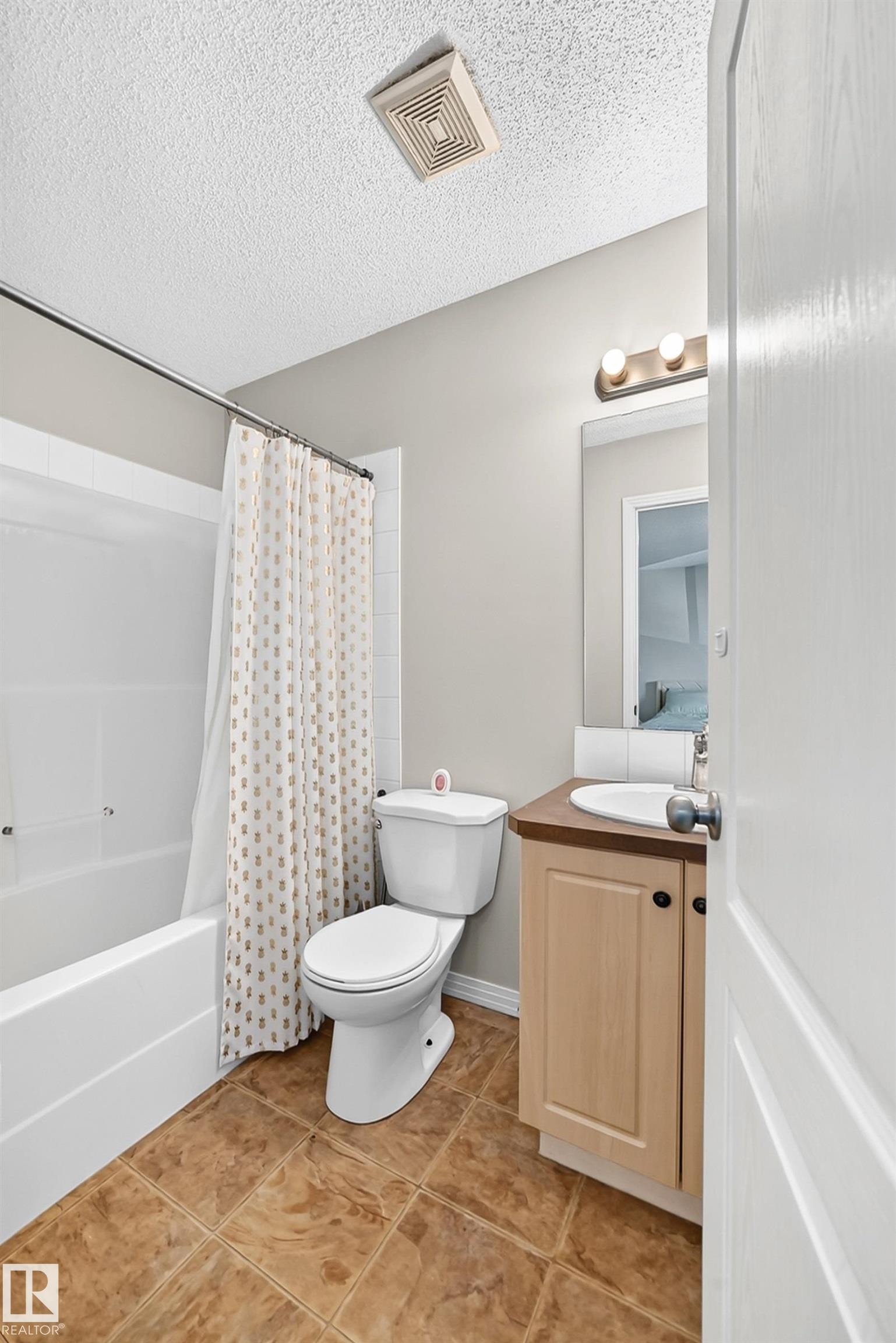 1126 Grantham Drive Nw, Edmonton, AB - Indoor Photo Showing Bathroom