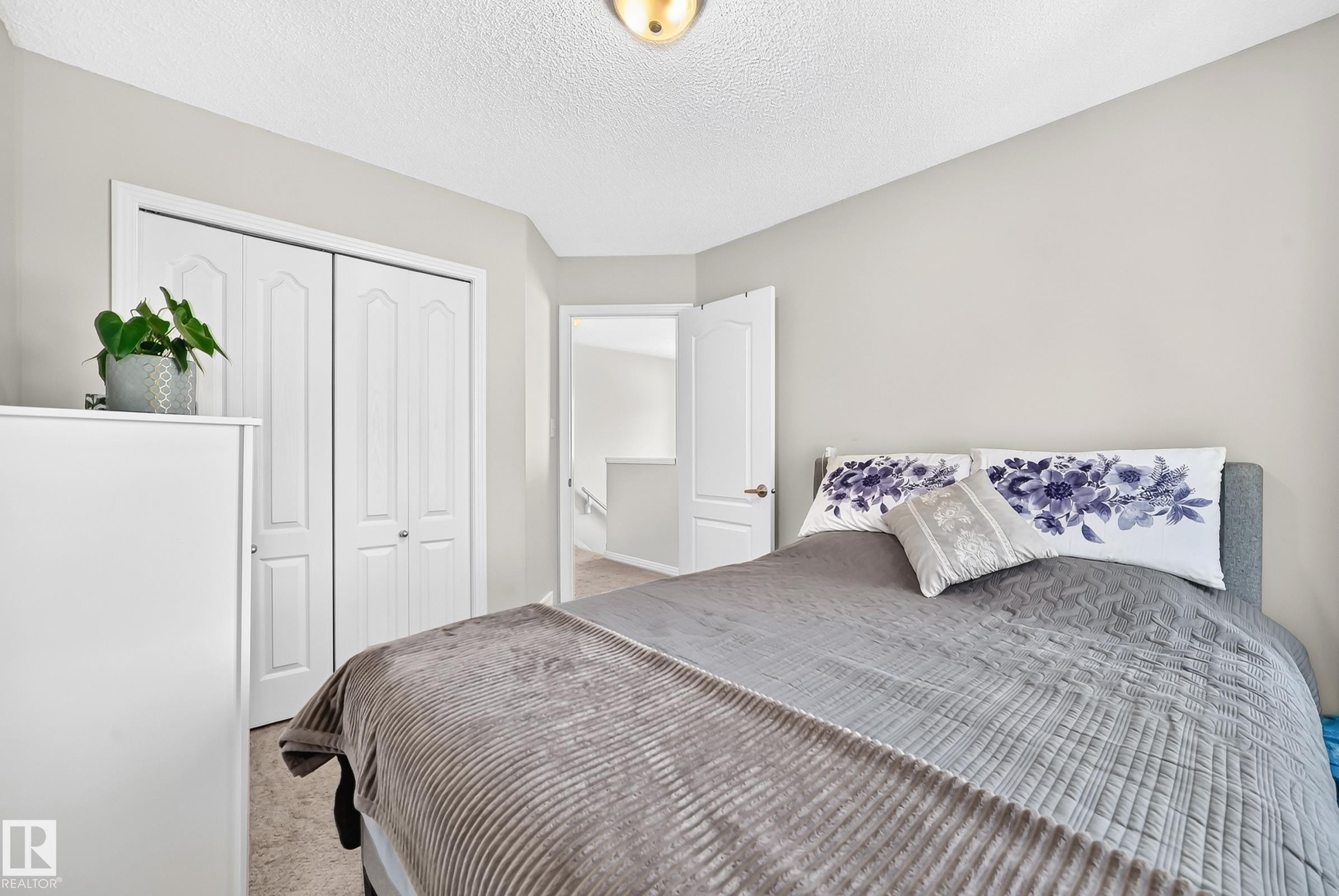 1126 Grantham Drive Nw, Edmonton, AB - Indoor Photo Showing Bedroom