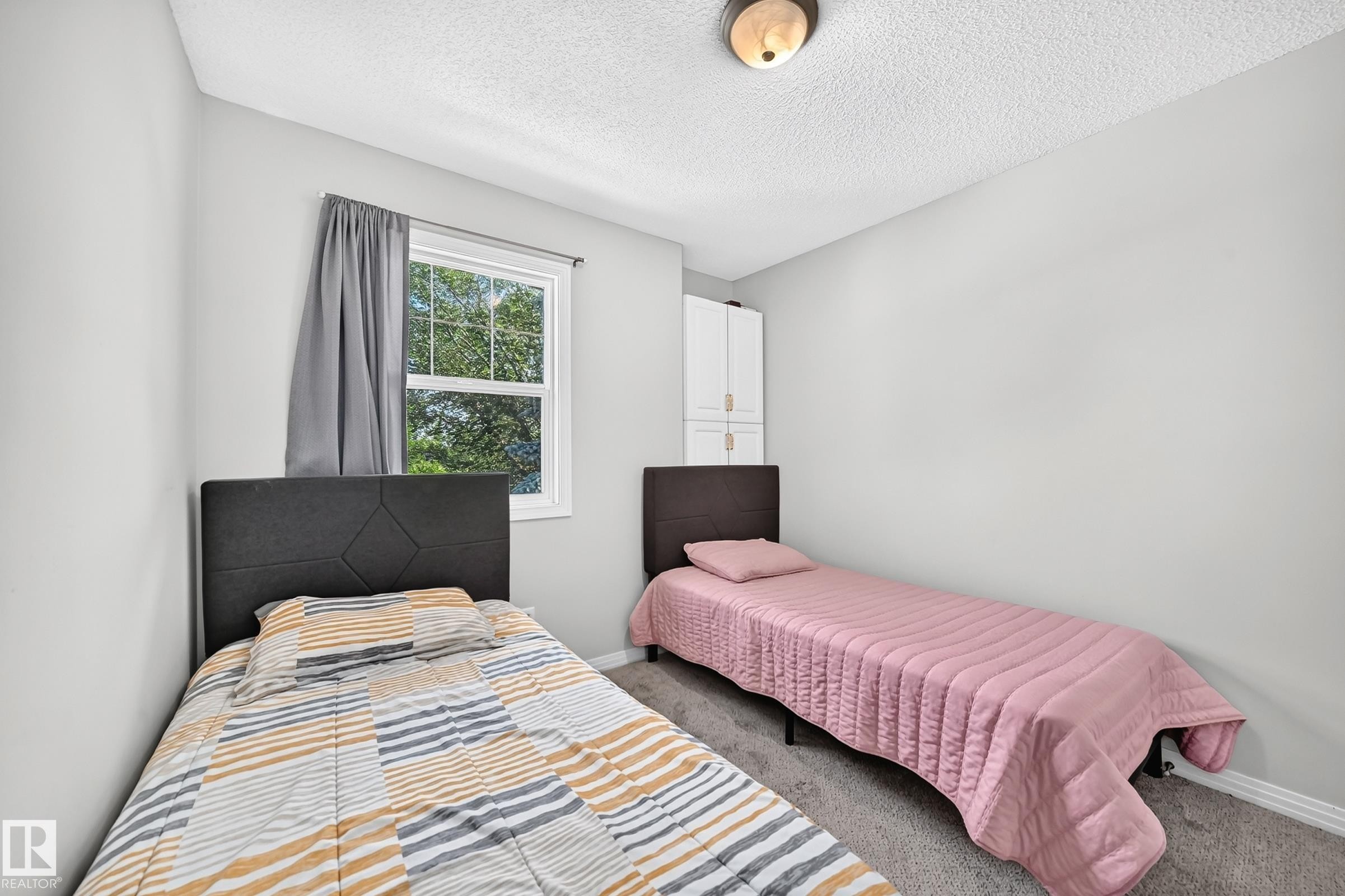 1126 Grantham Drive Nw, Edmonton, AB - Indoor Photo Showing Bedroom