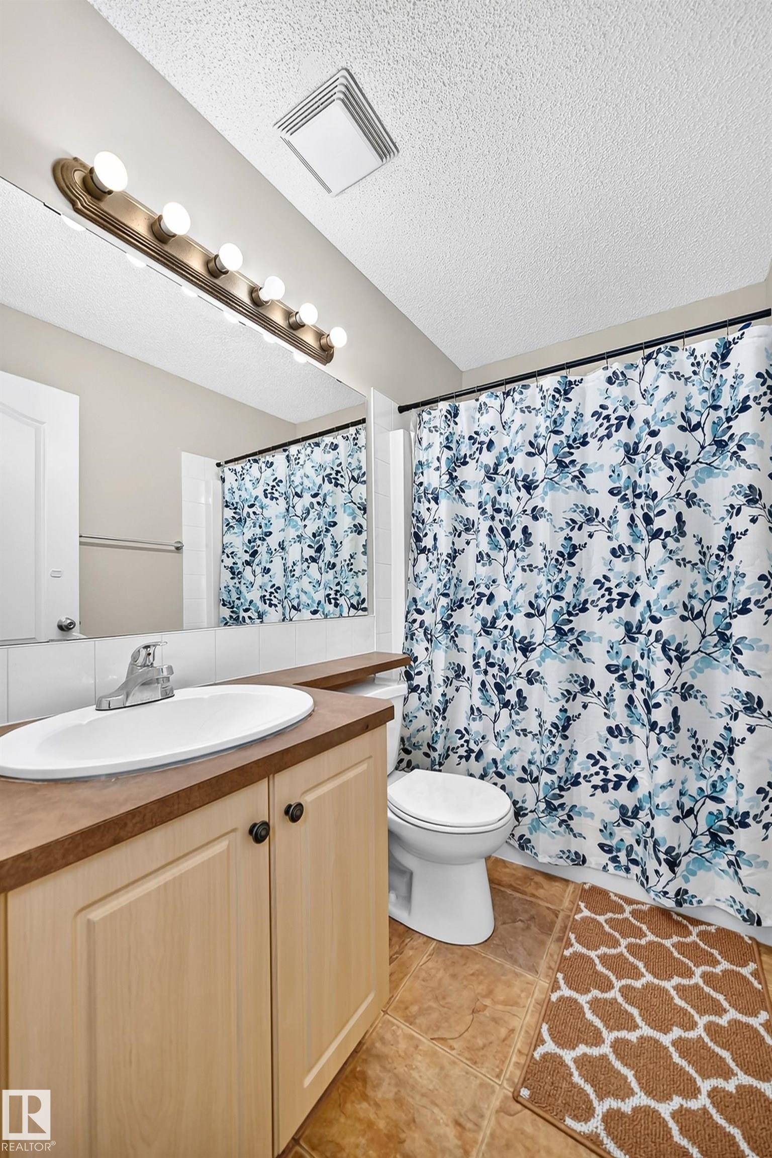 1126 Grantham Drive Nw, Edmonton, AB - Indoor Photo Showing Bathroom