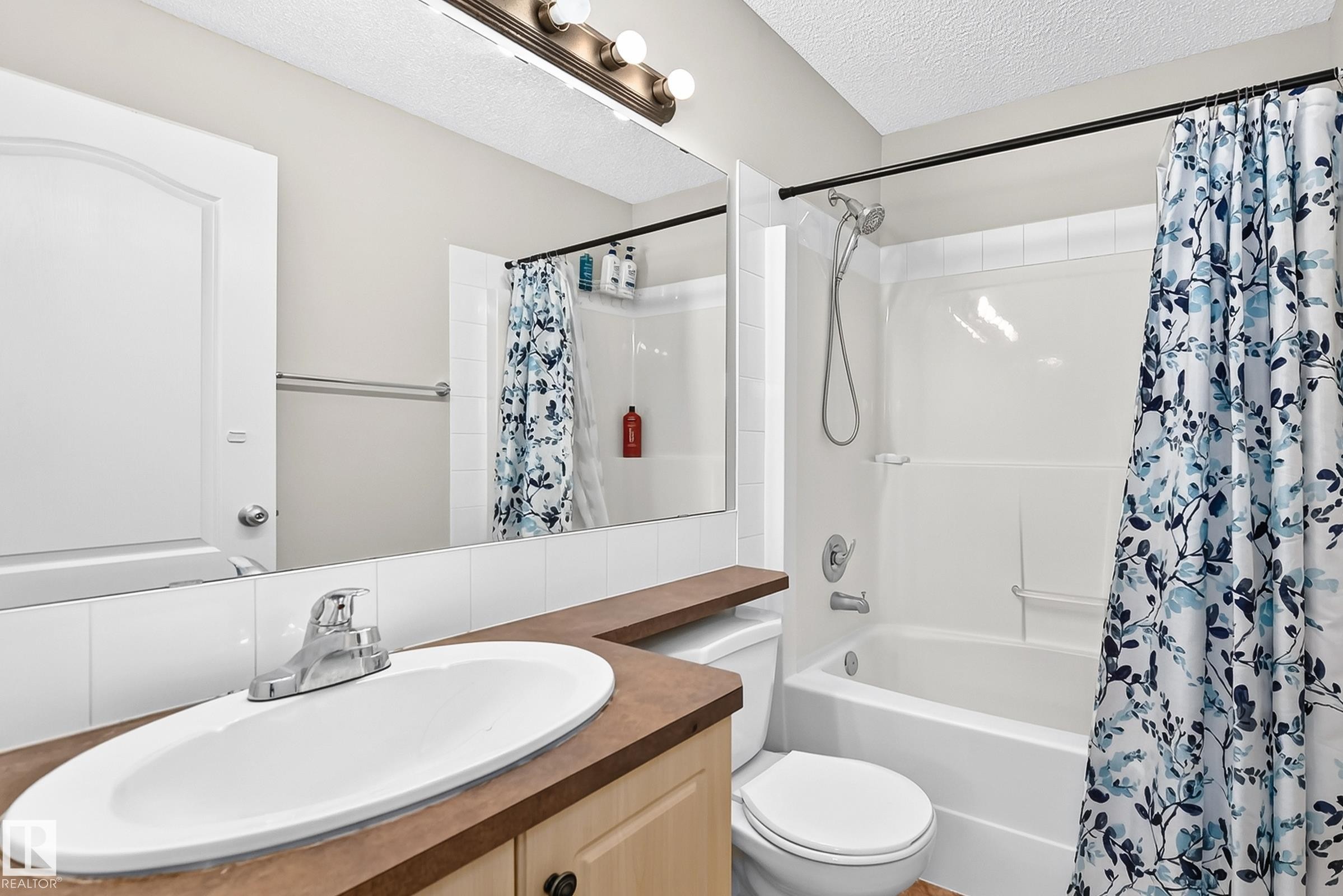 1126 Grantham Drive Nw, Edmonton, AB - Indoor Photo Showing Bathroom