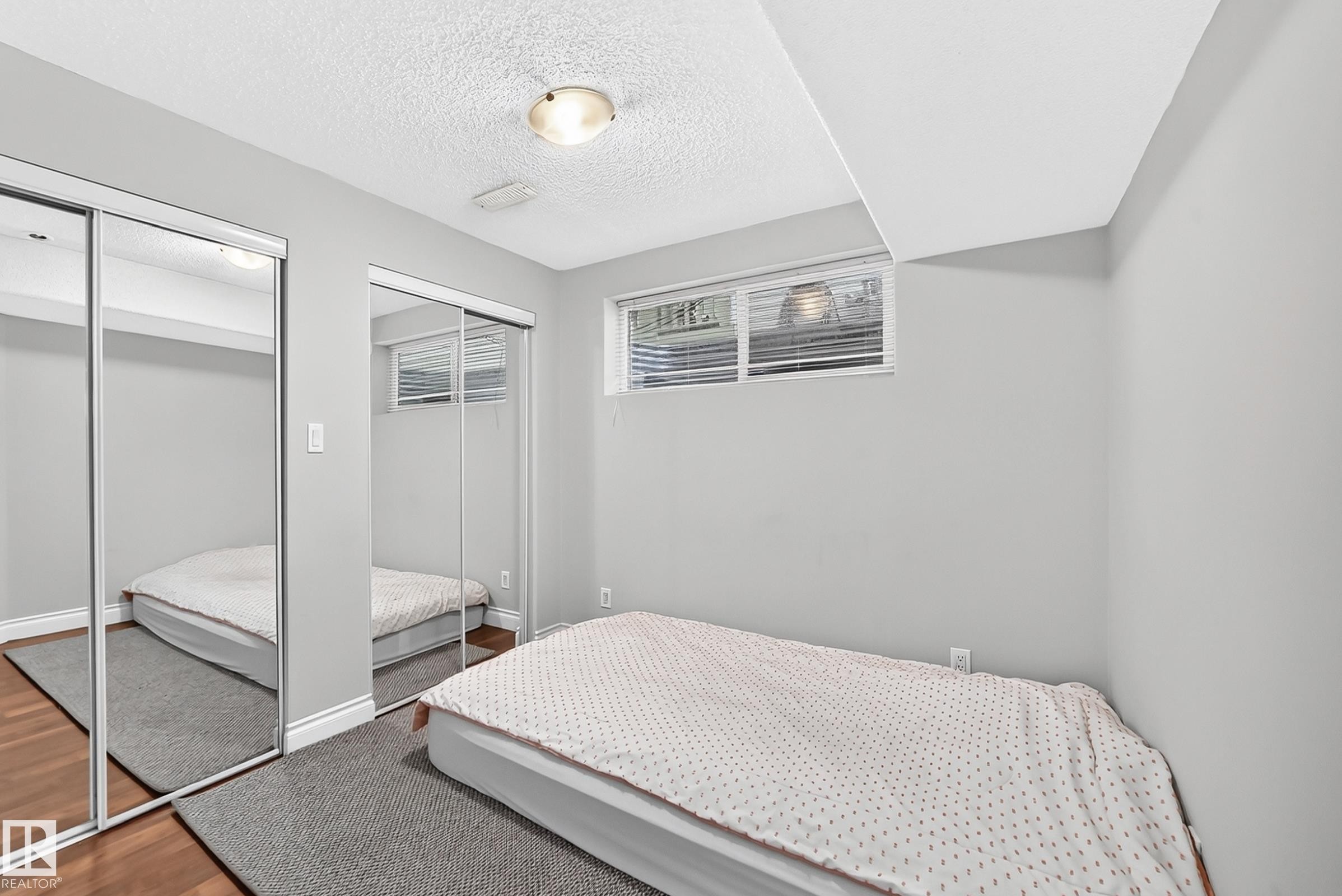 1126 Grantham Drive Nw, Edmonton, AB - Indoor Photo Showing Bedroom