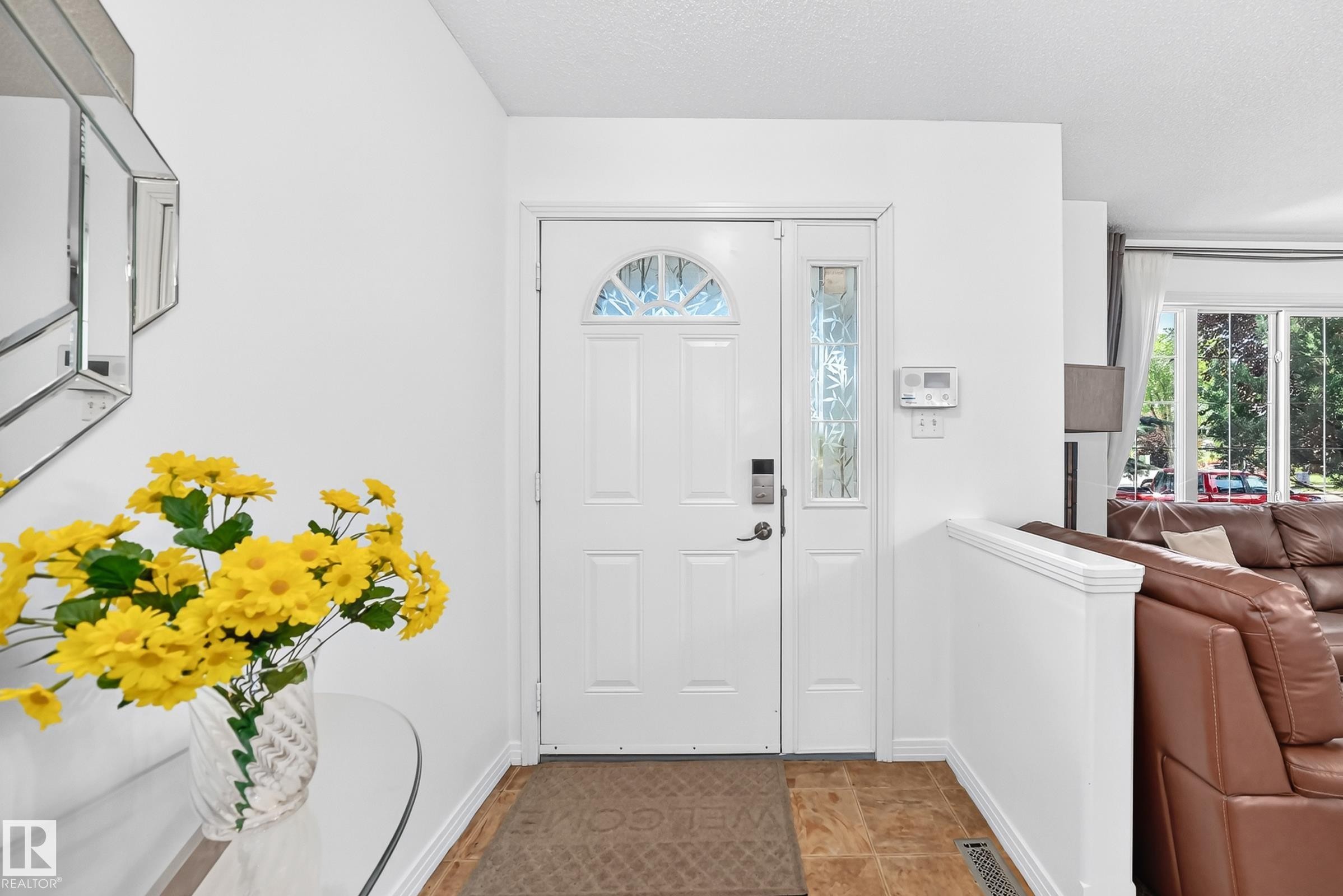 1126 Grantham Drive Nw, Edmonton, AB - Indoor Photo Showing Other Room