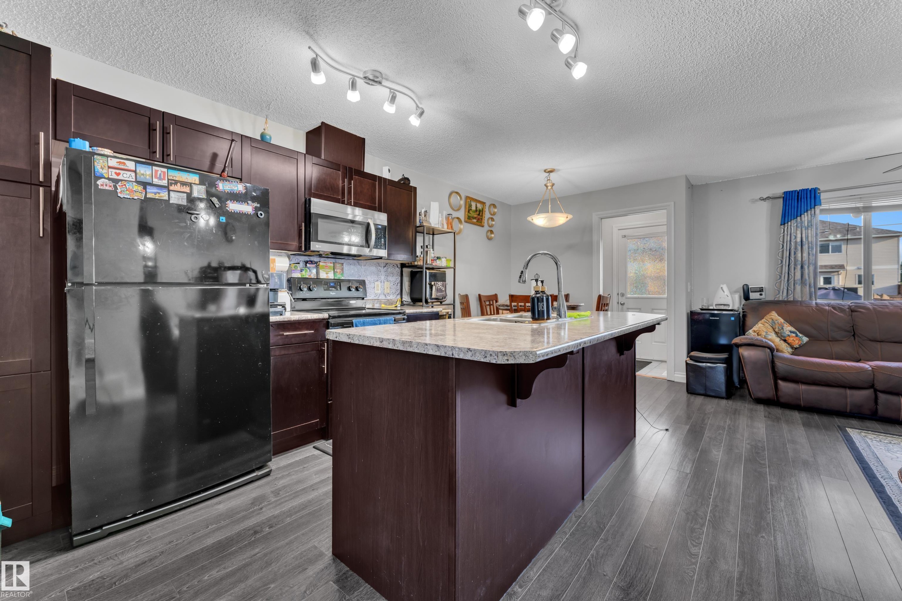 3127 16 Avenue Nw, Edmonton, AB - Indoor Photo Showing Kitchen