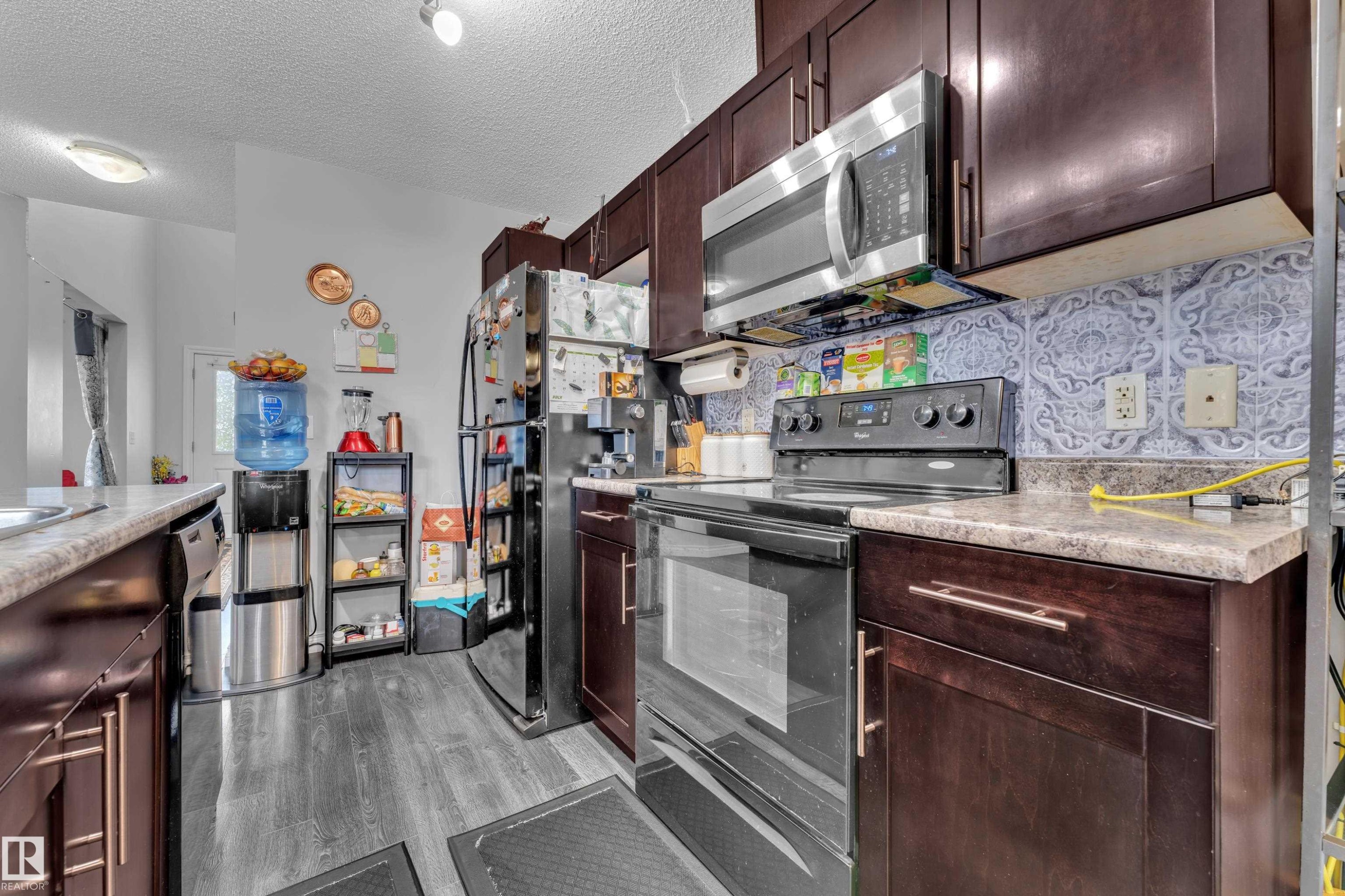 3127 16 Avenue Nw, Edmonton, AB - Indoor Photo Showing Kitchen