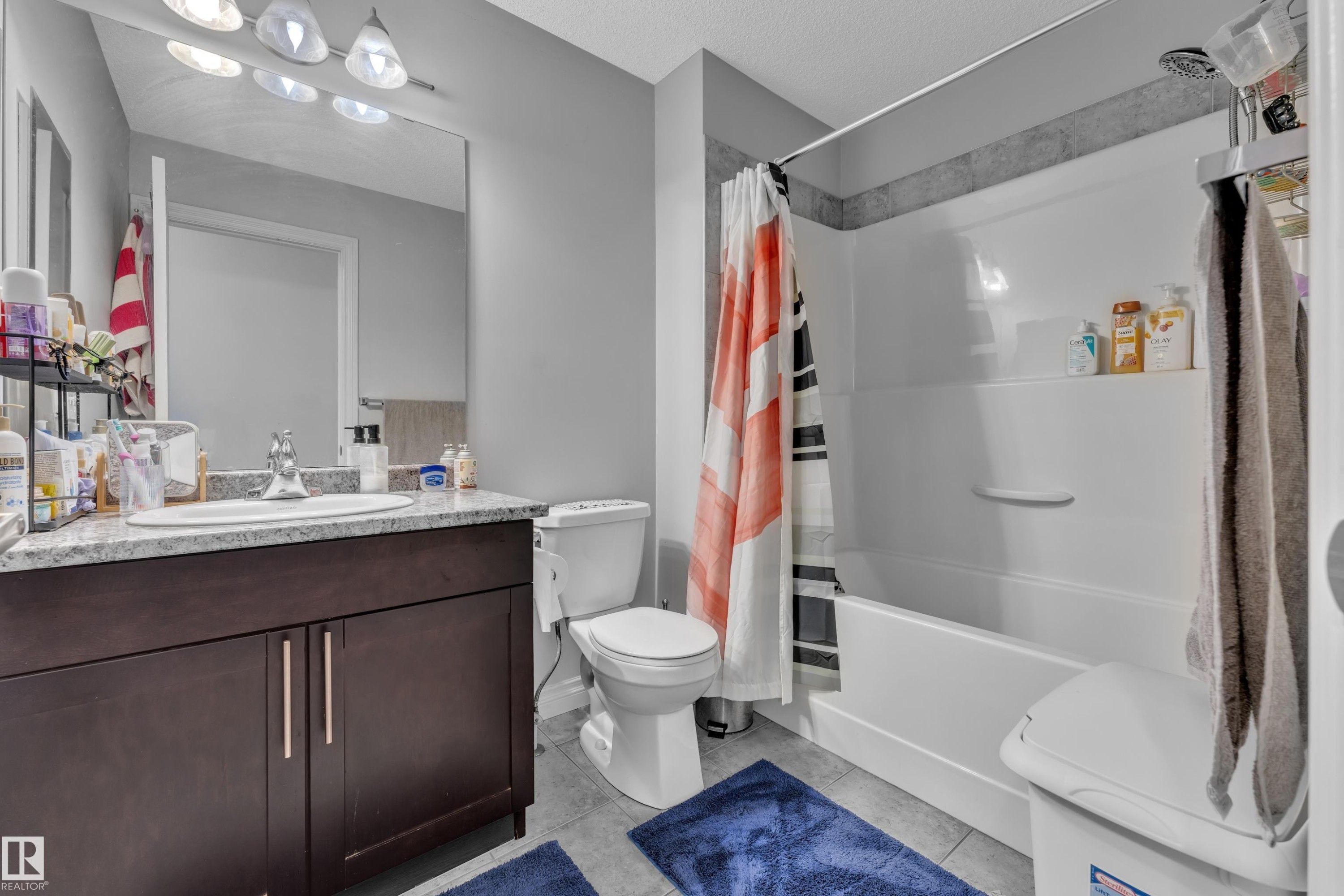 3127 16 Avenue Nw, Edmonton, AB - Indoor Photo Showing Bathroom
