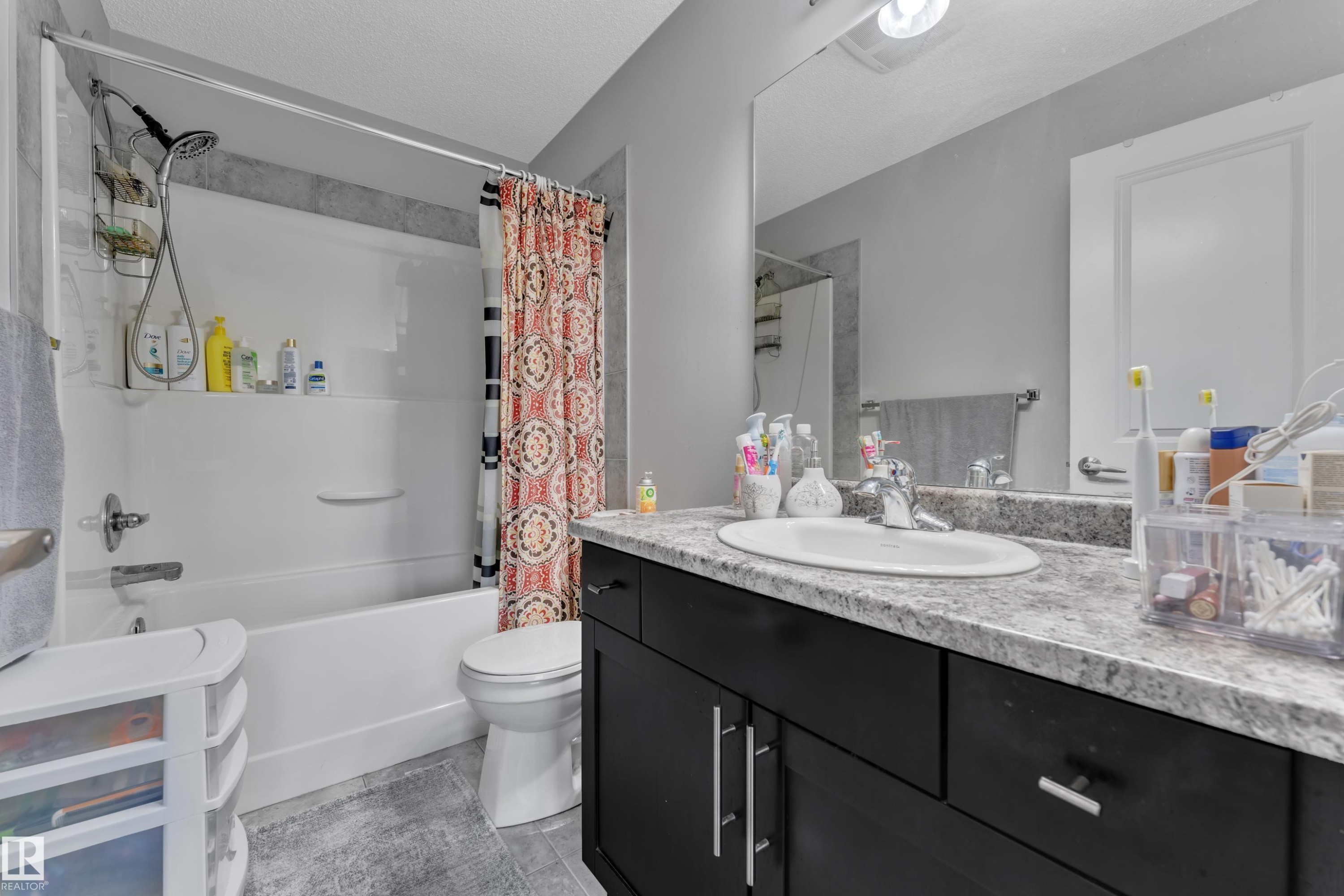 3127 16 Avenue Nw, Edmonton, AB - Indoor Photo Showing Bathroom