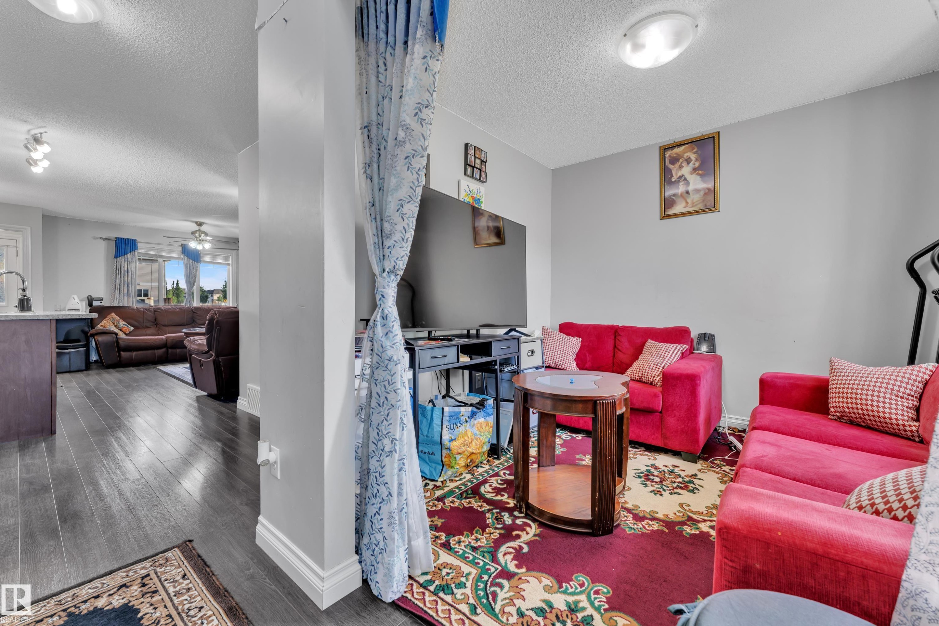 3127 16 Avenue Nw, Edmonton, AB - Indoor Photo Showing Living Room