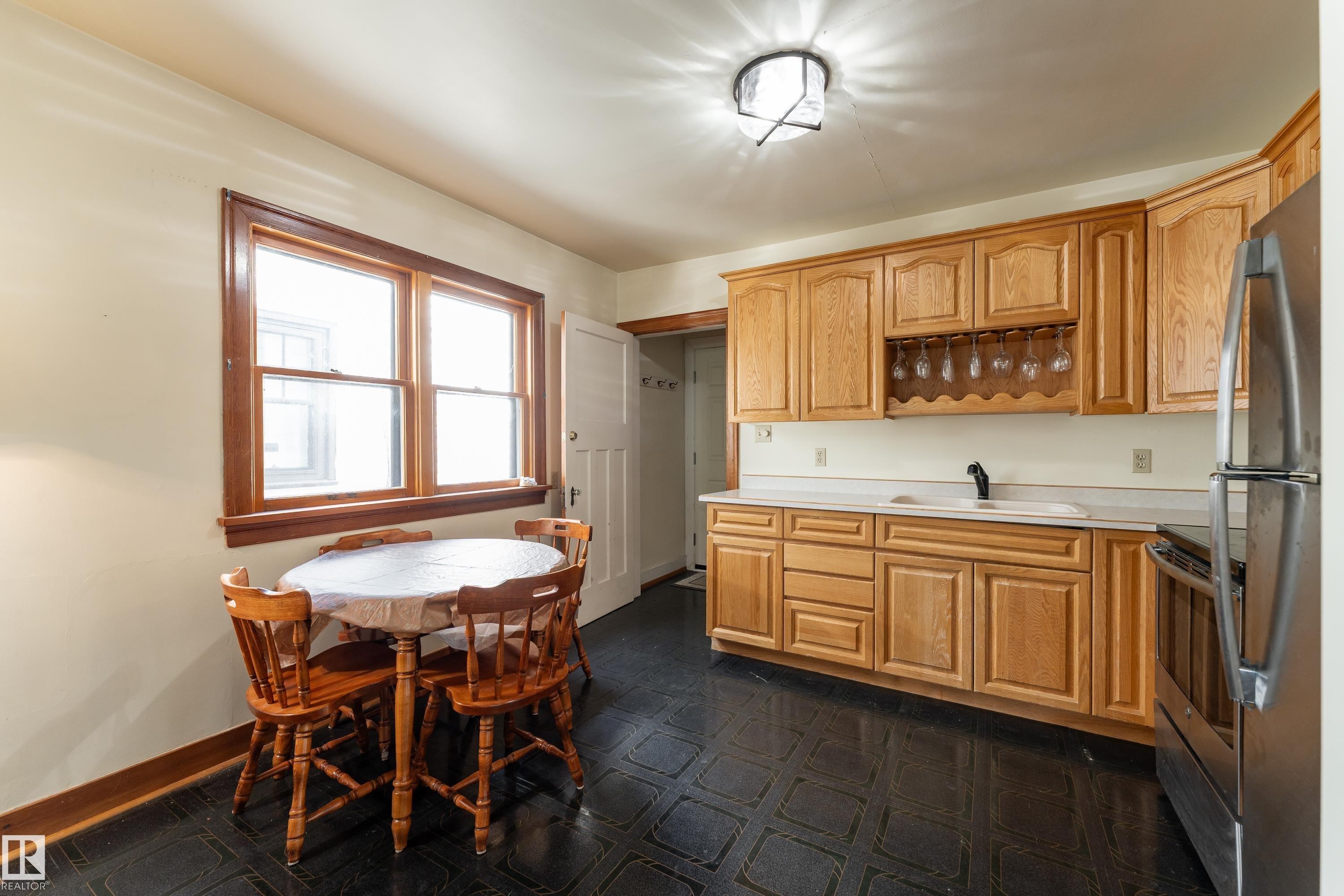 11108 81 Avenue Nw, Edmonton, AB - Indoor