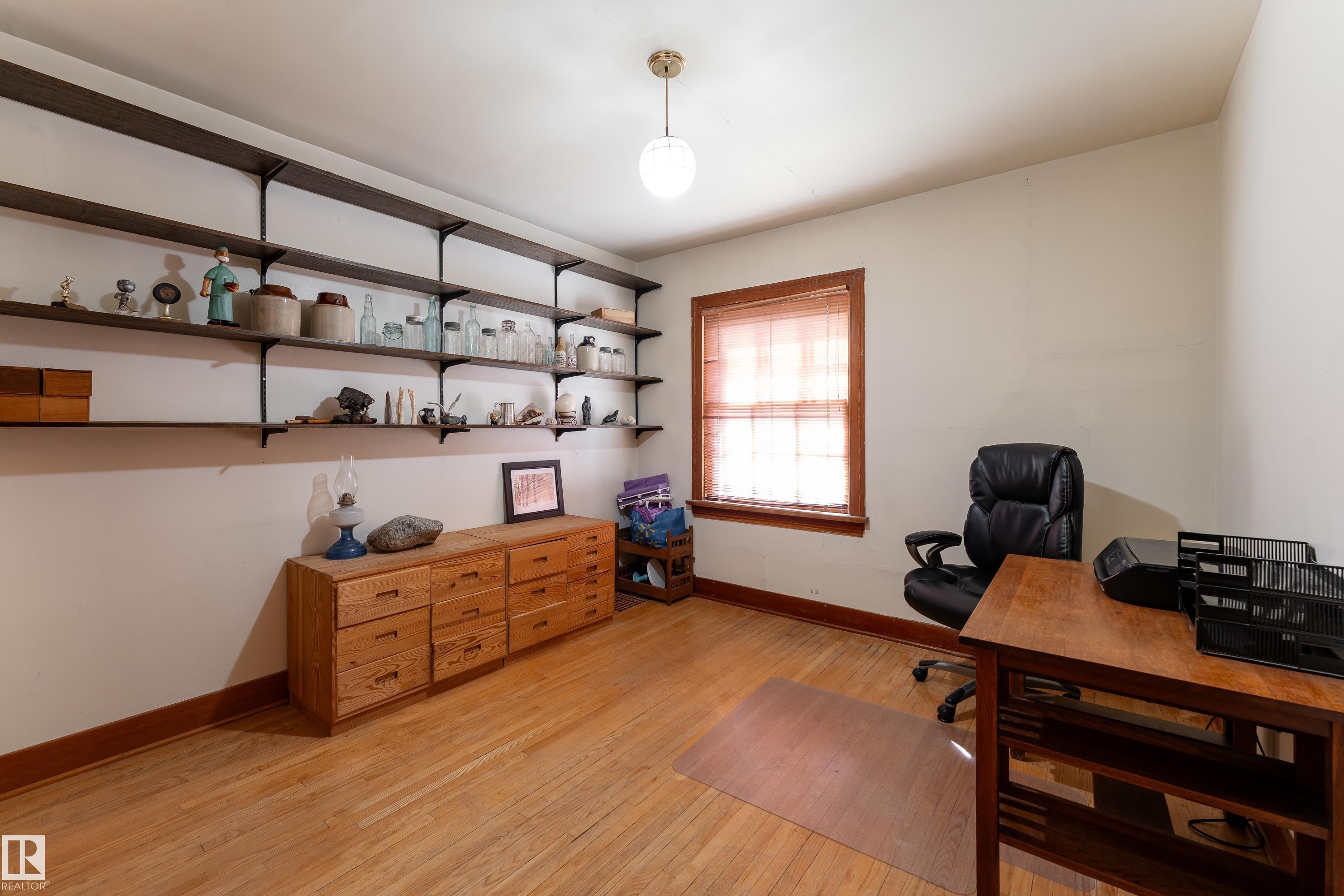 11108 81 Avenue Nw, Edmonton, AB - Indoor Photo Showing Office