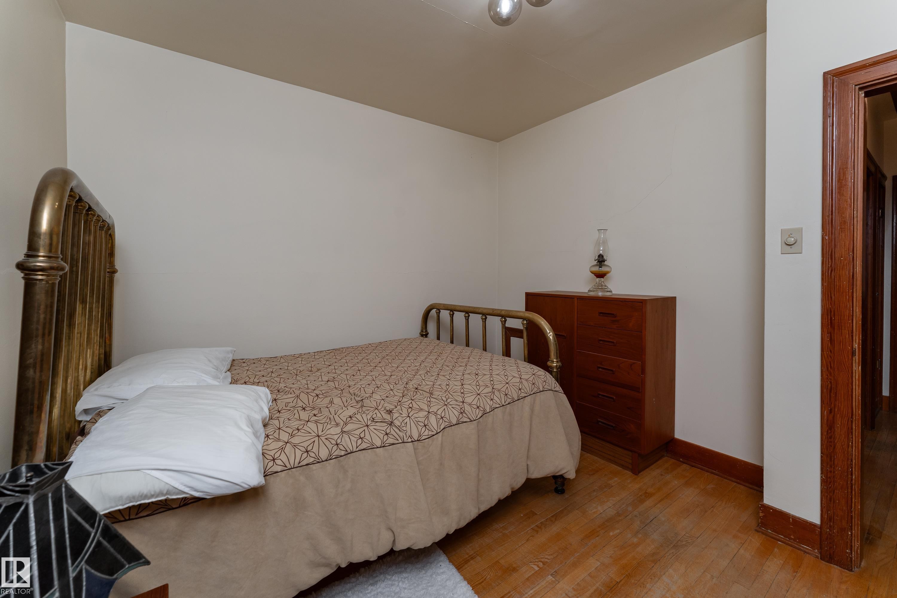 11108 81 Avenue Nw, Edmonton, AB - Indoor Photo Showing Bedroom