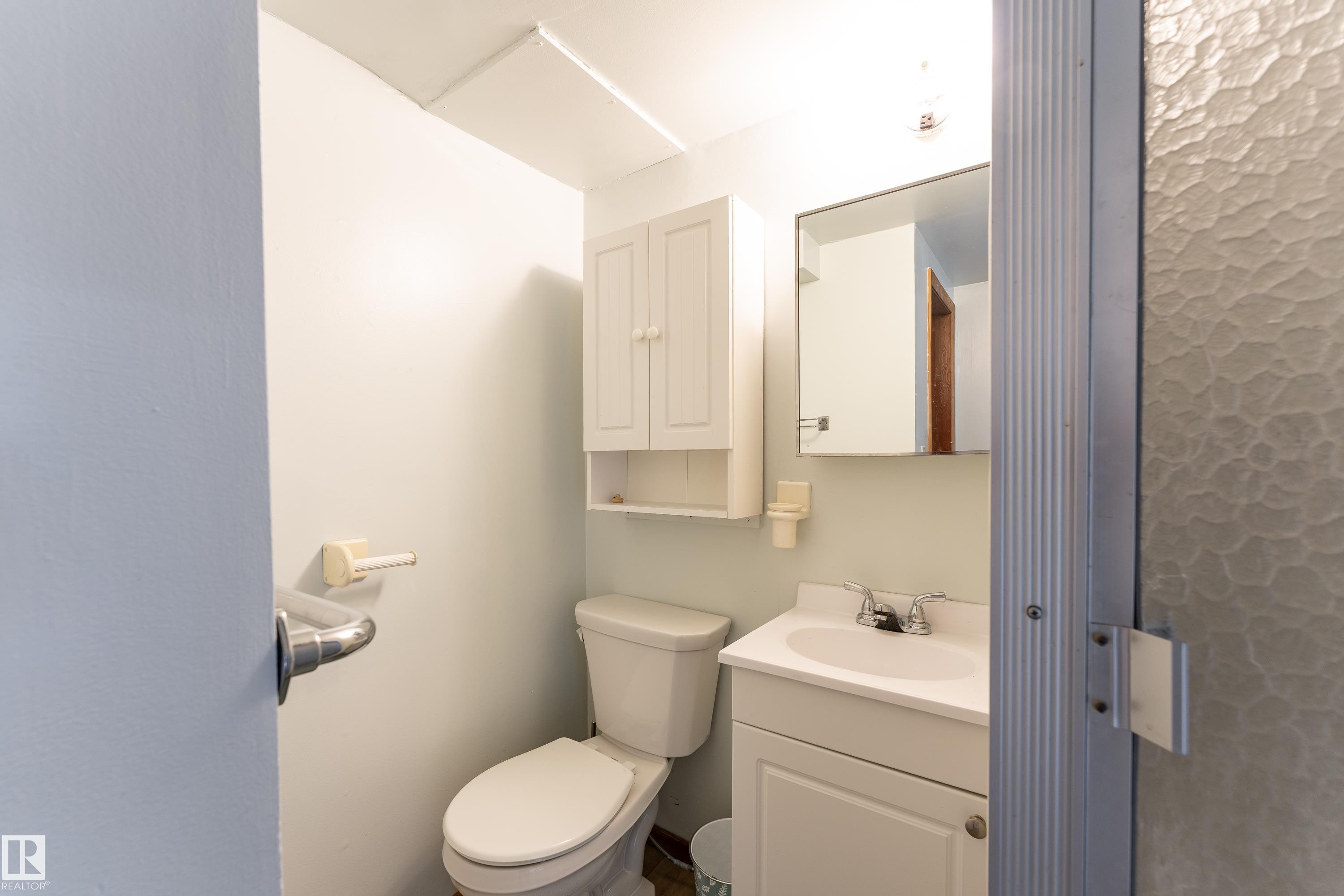 11108 81 Avenue Nw, Edmonton, AB - Indoor Photo Showing Bathroom