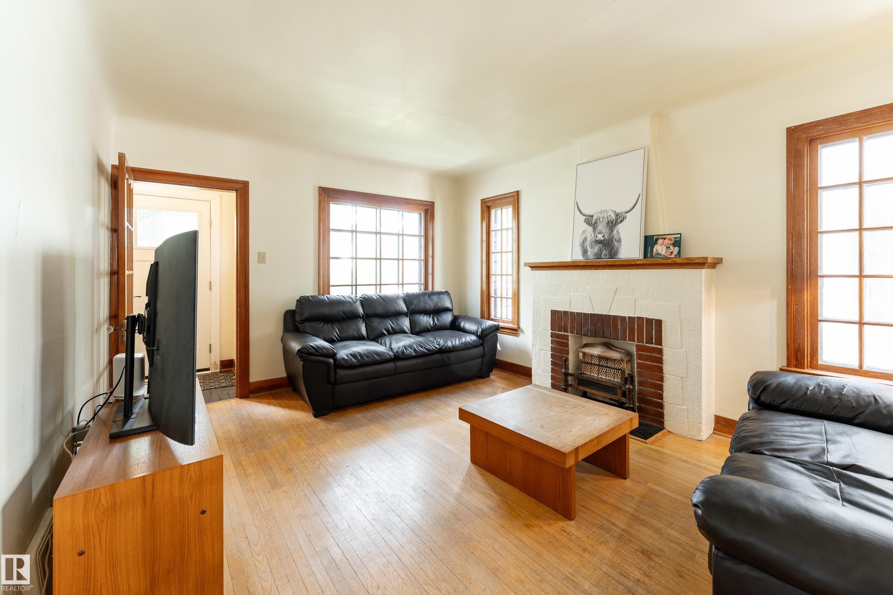 11108 81 Avenue Nw, Edmonton, AB - Indoor Photo Showing Living Room With Fireplace