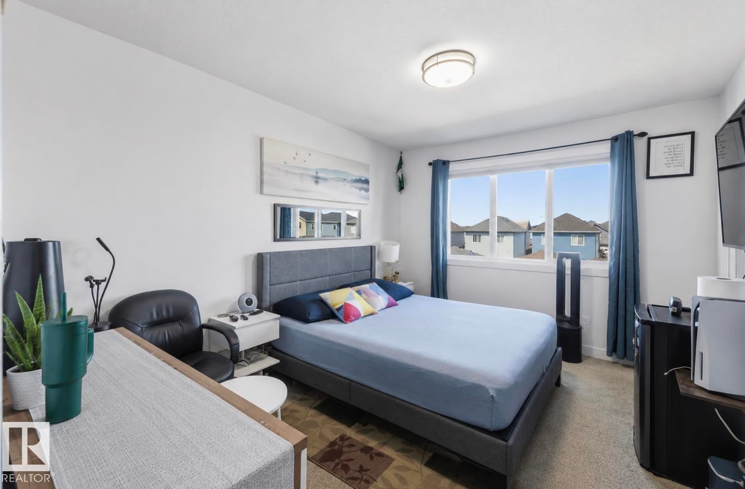 Bright room with light-colored walls and carpet flooring - 17924 61 Street Nw, Edmonton, AB - Indoor Photo Showing Bedroom