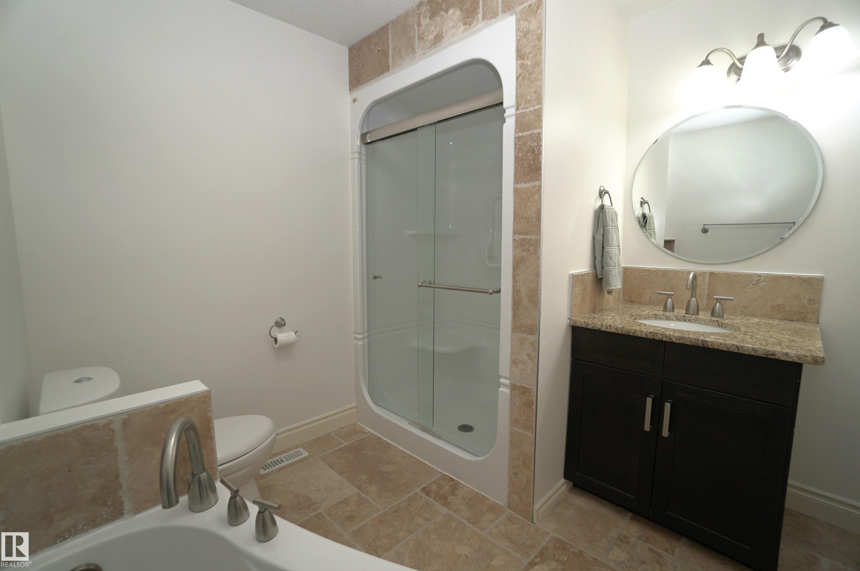 10224 90 Street Nw, Edmonton, AB - Indoor Photo Showing Bathroom