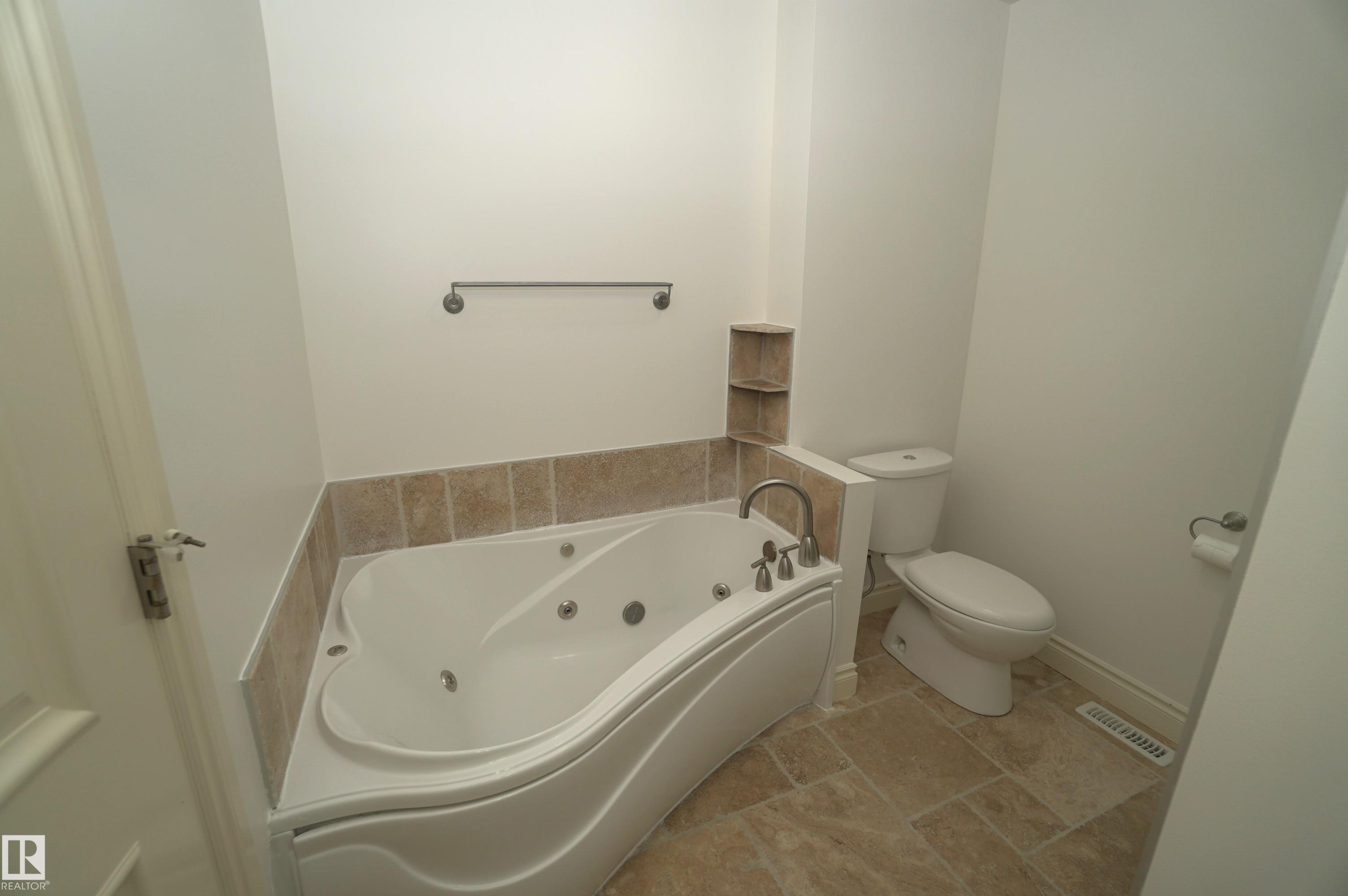 10224 90 Street Nw, Edmonton, AB - Indoor Photo Showing Bathroom