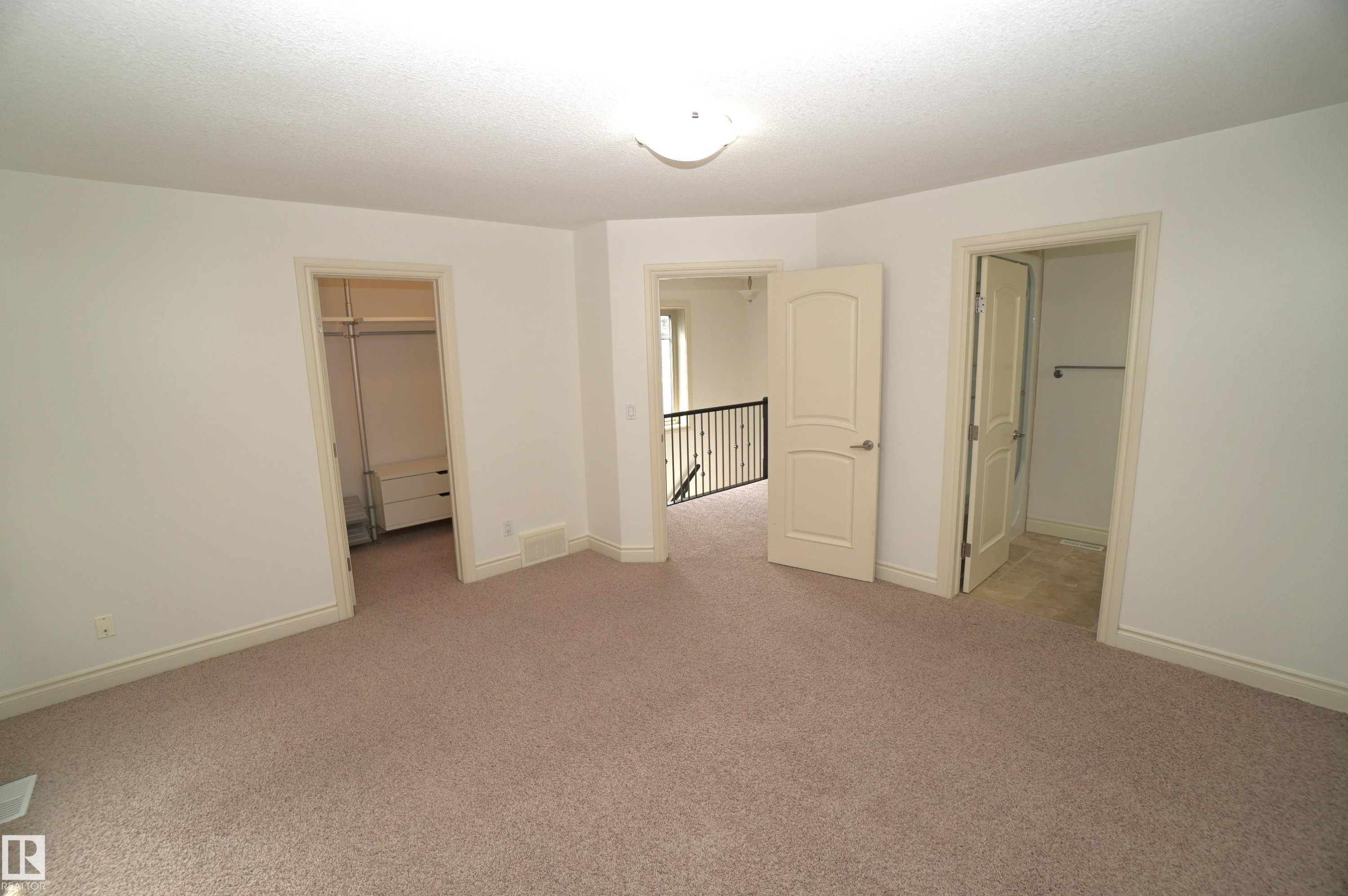 10224 90 Street Nw, Edmonton, AB - Indoor