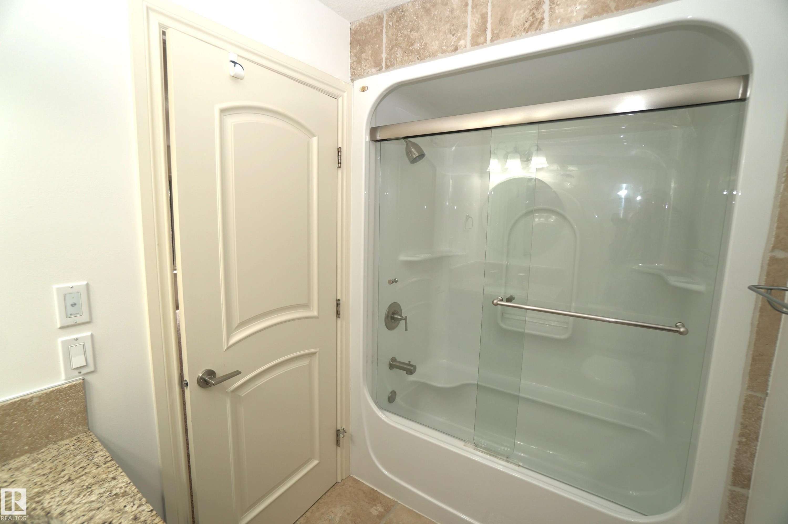 10224 90 Street Nw, Edmonton, AB - Indoor Photo Showing Bathroom