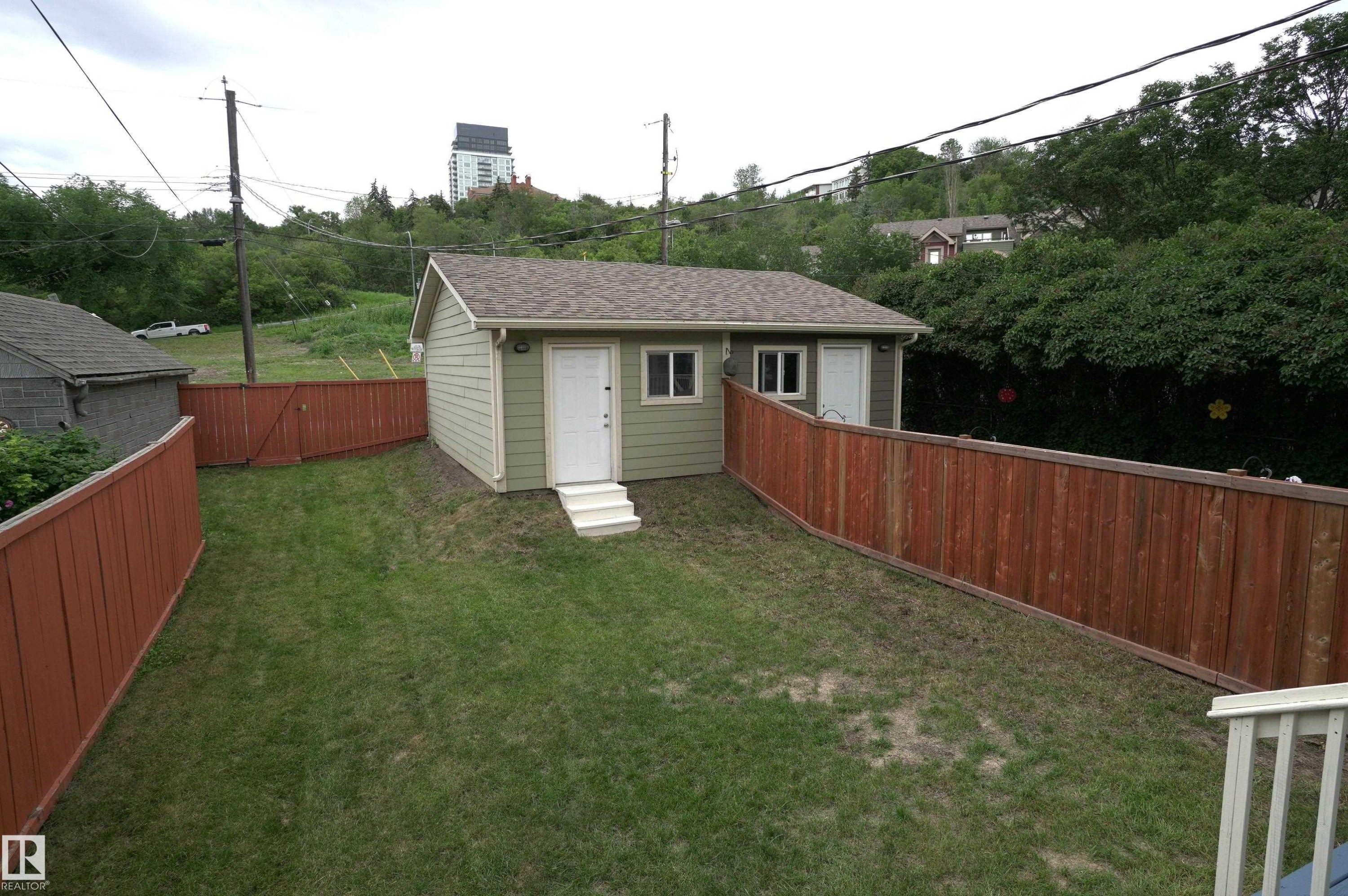 10224 90 Street Nw, Edmonton, AB - Outdoor