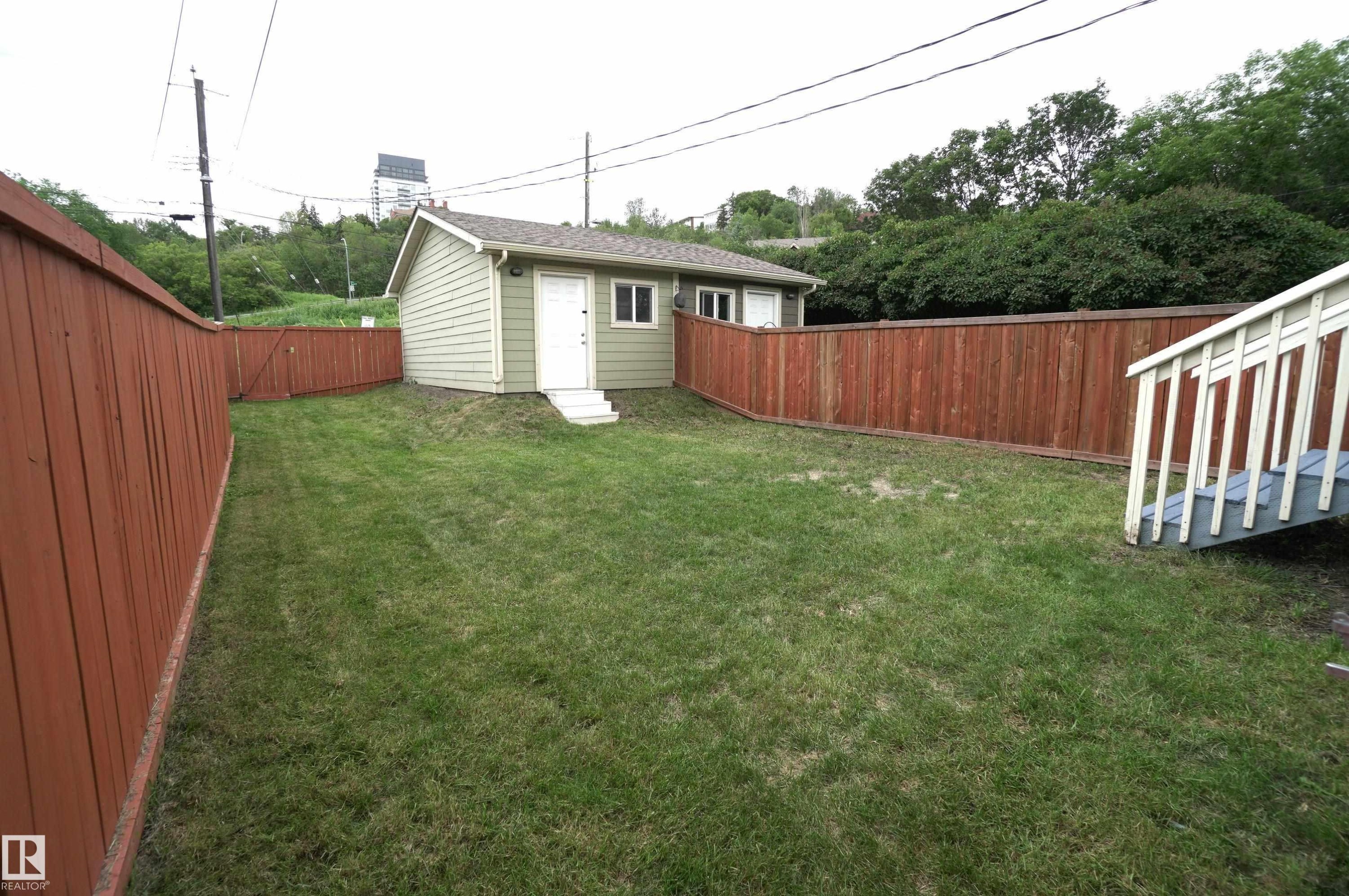 10224 90 Street Nw, Edmonton, AB - Outdoor