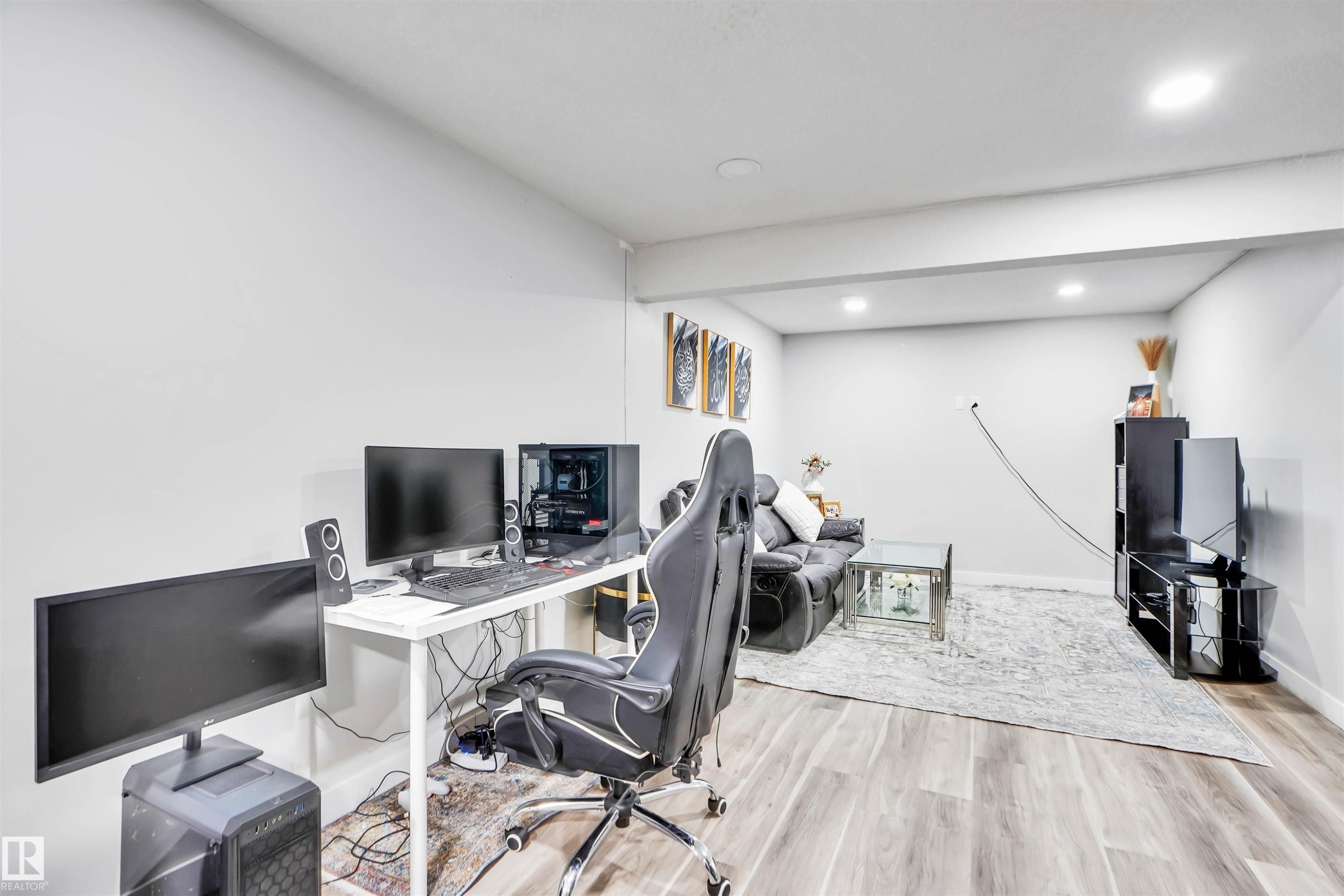 2743 Collins Crescent Sw, Edmonton, AB - Indoor Photo Showing Office