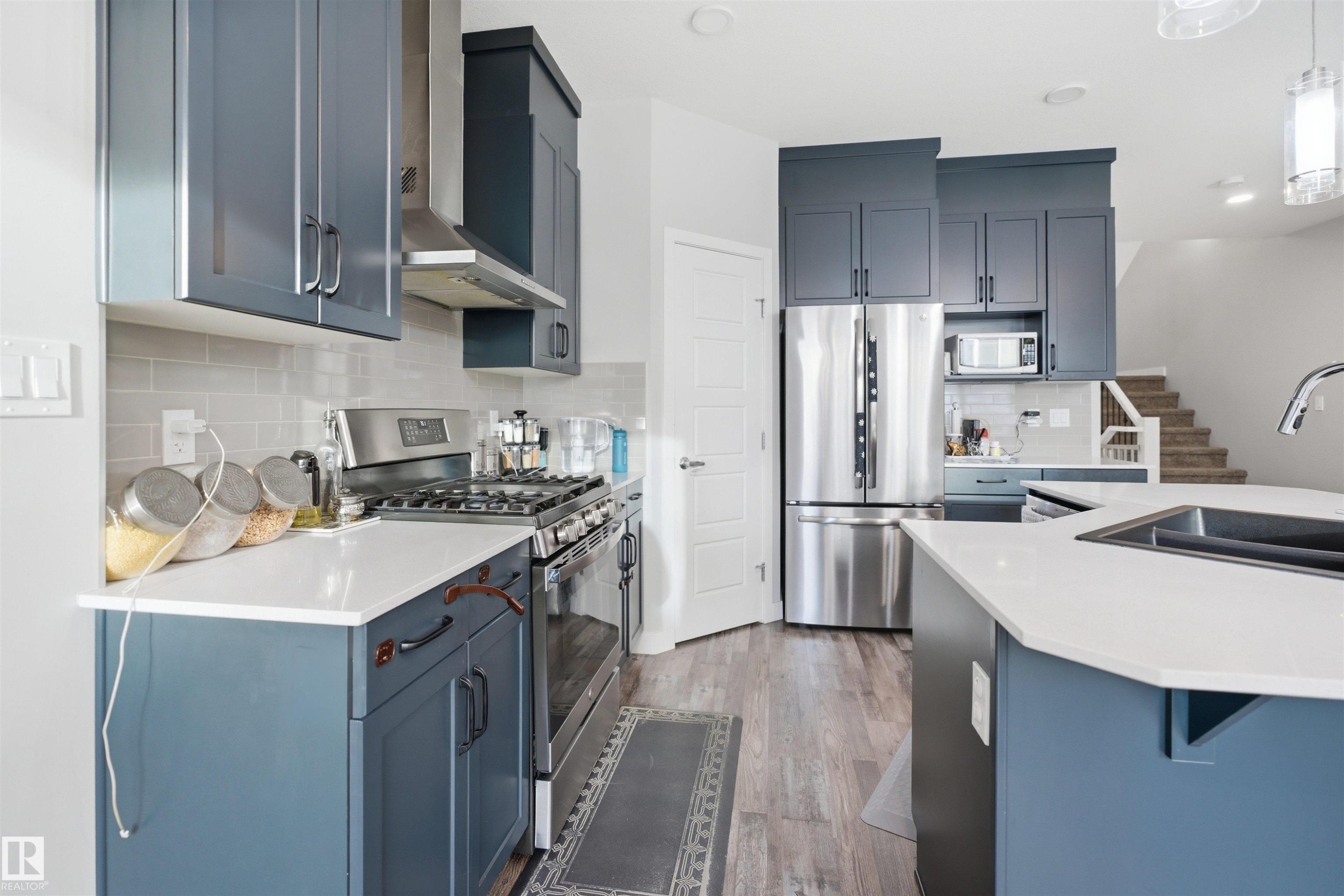 2284 Chokecherry Close Sw, Edmonton, AB - Indoor Photo Showing Kitchen With Double Sink With Upgraded Kitchen