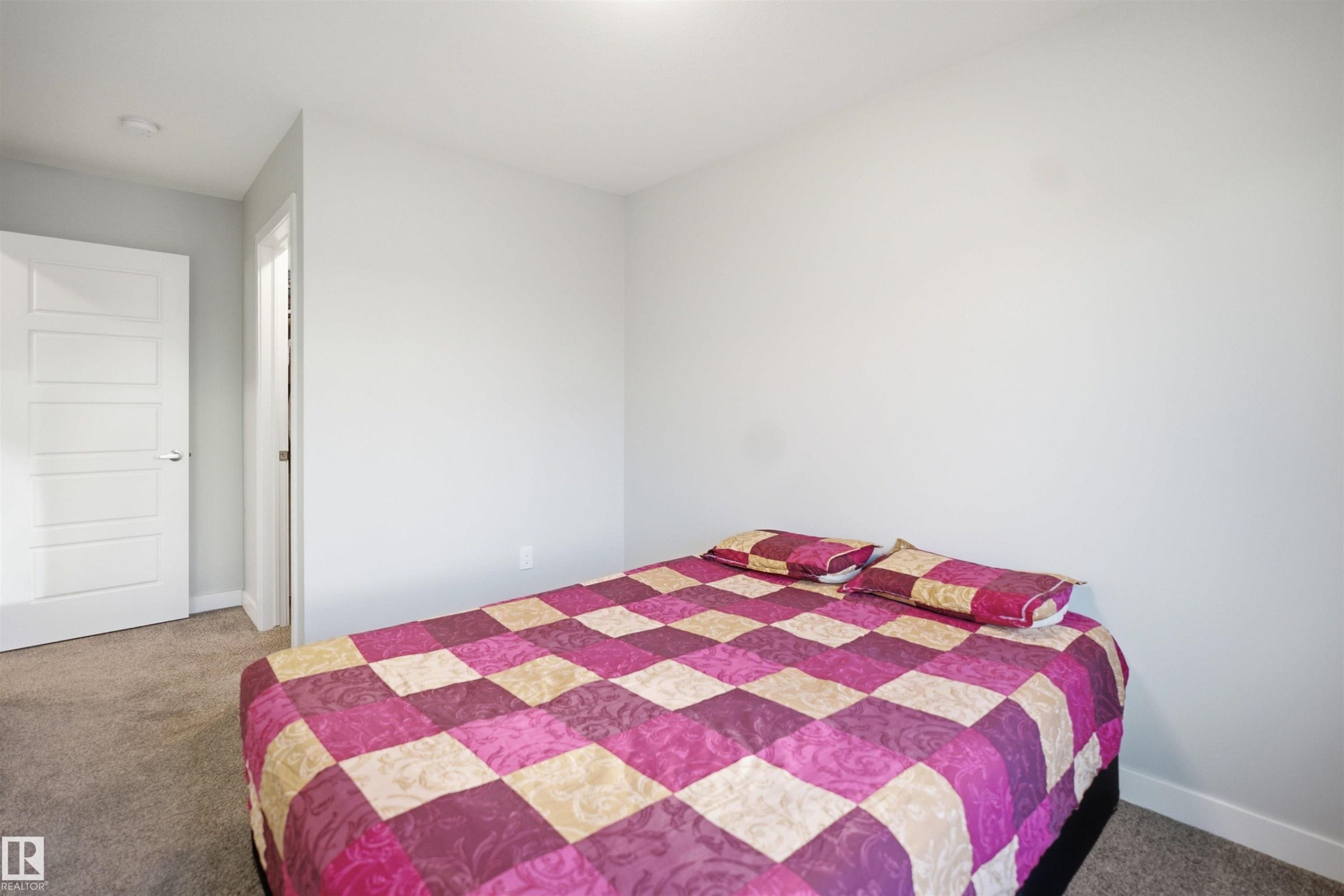 2284 Chokecherry Close Sw, Edmonton, AB - Indoor Photo Showing Bedroom