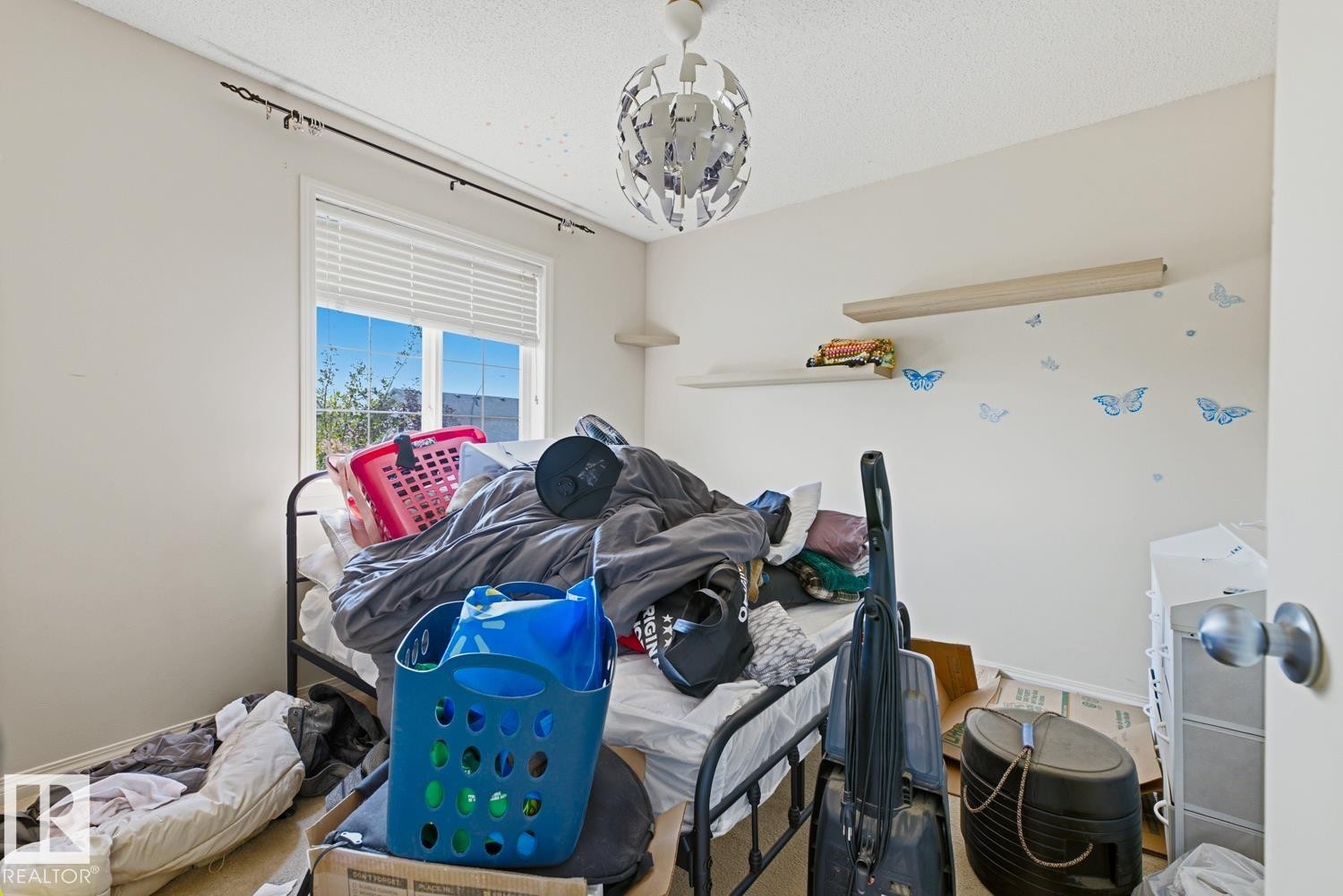 Image quality insufficient for description - 3724 163 Avenue Nw, Edmonton, AB - Indoor